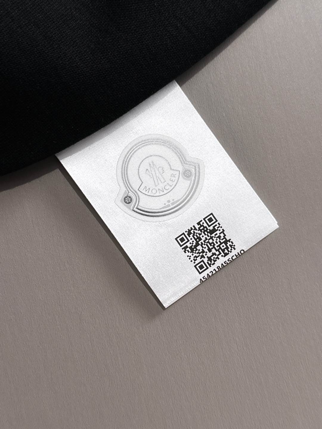  蒙口 2025春夏新款男女同款👫短袖T恤，！定制专属纯棉面料，定制原版工艺螺纹，胸前重工字母logo工