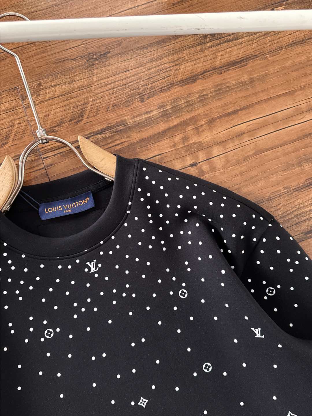 🌾退换 Louis Vuitton-LV 驴家# 2025秋冬 八明治空气层套头圆领卫衣男女同款时尚休闲