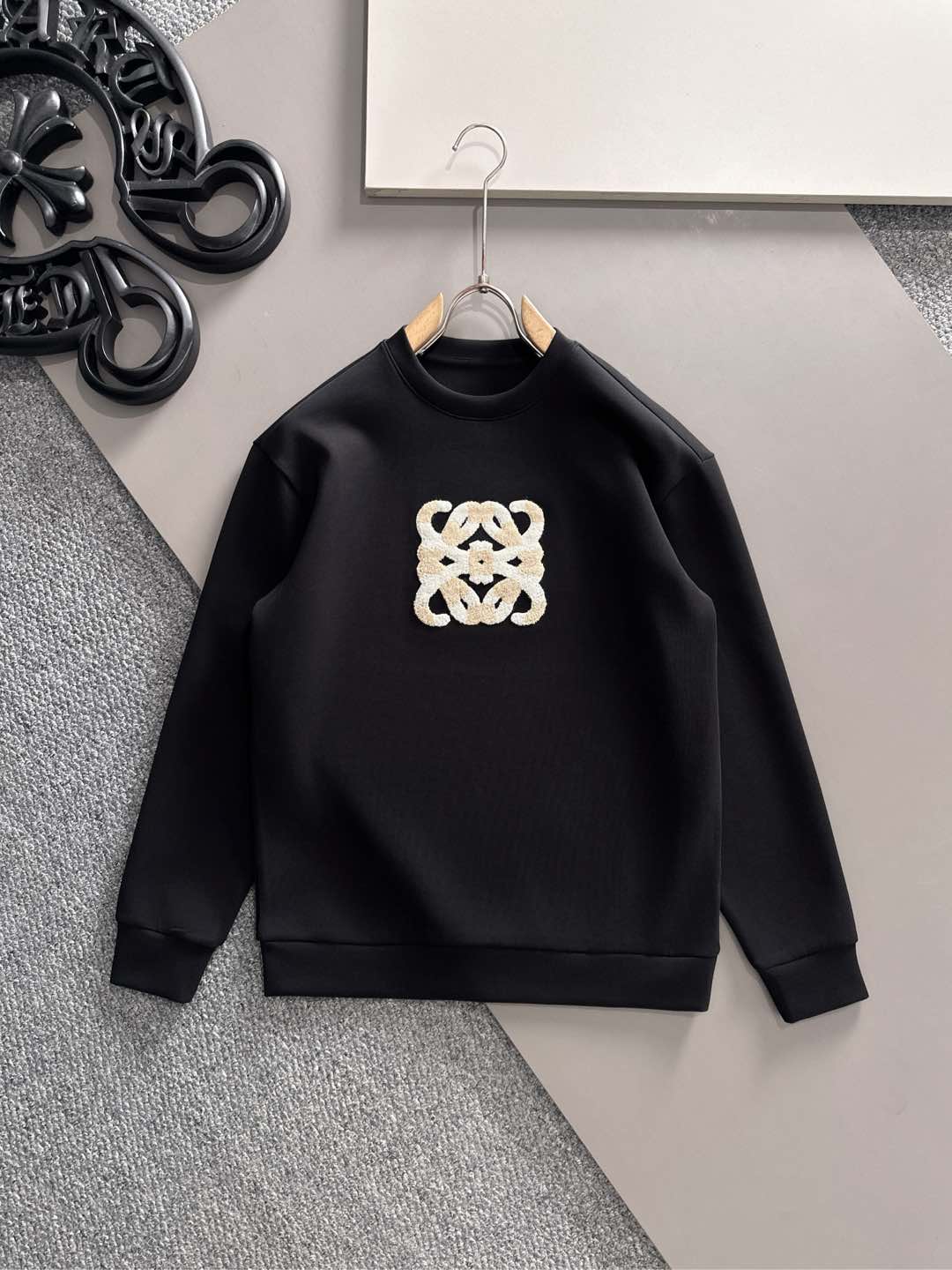 Loewe Logo Embroidered Cotton Sweatshirt, Early Autumn Collection 2025 7 Loewe Logo Embroidered Cotton Sweatshirt, Early Autumn Collection 2025