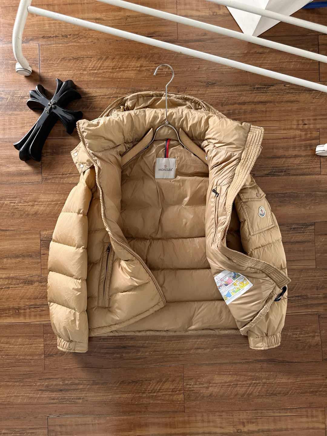 特级羽绒⬆️Moncler王牌经典,2025全新上市.Maya(全新科技尼龙)男士哑光短款羽绒夹克外套.