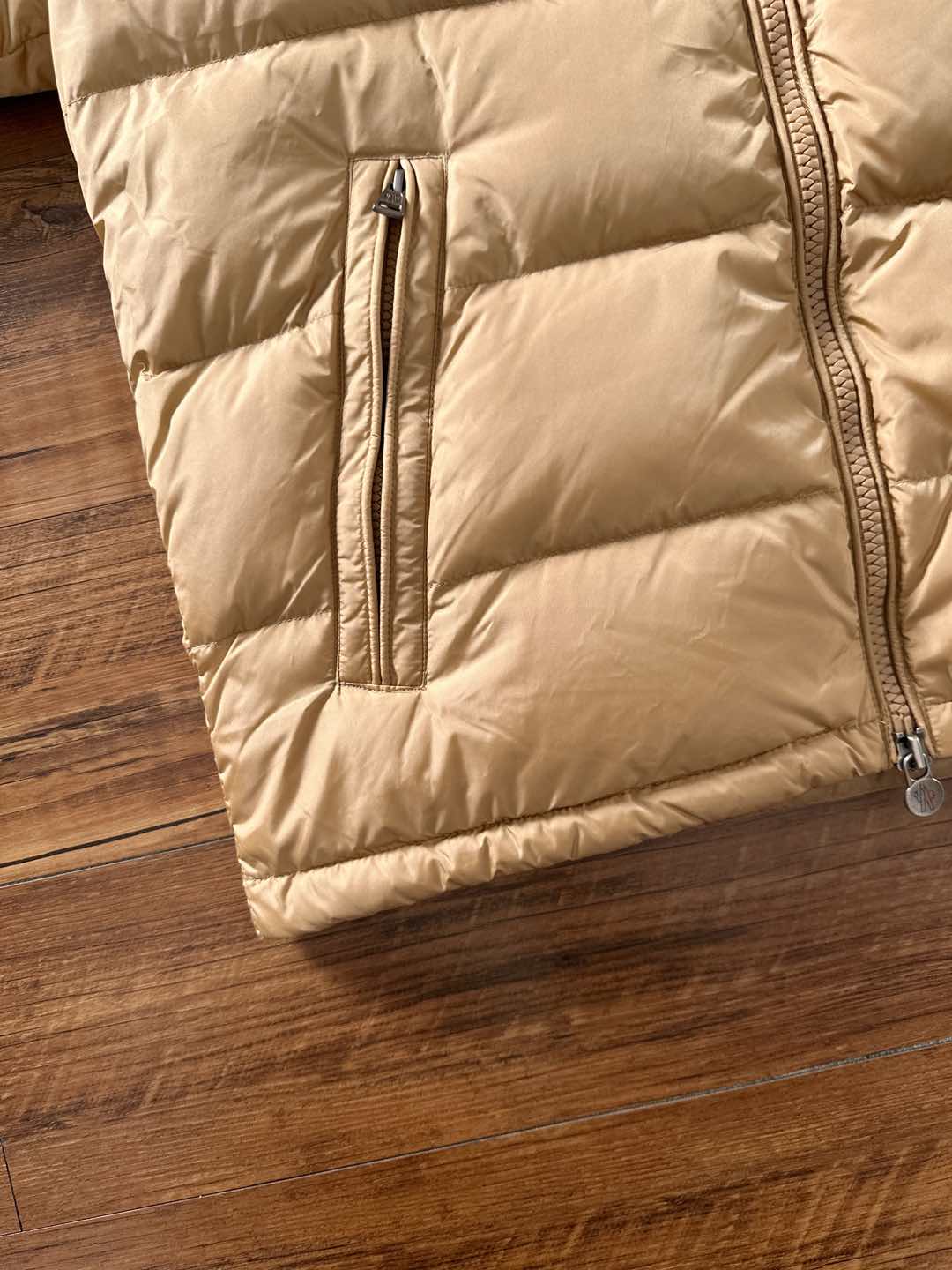 特级羽绒⬆️Moncler王牌经典,2025全新上市.Maya(全新科技尼龙)男士哑光短款羽绒夹克外套.