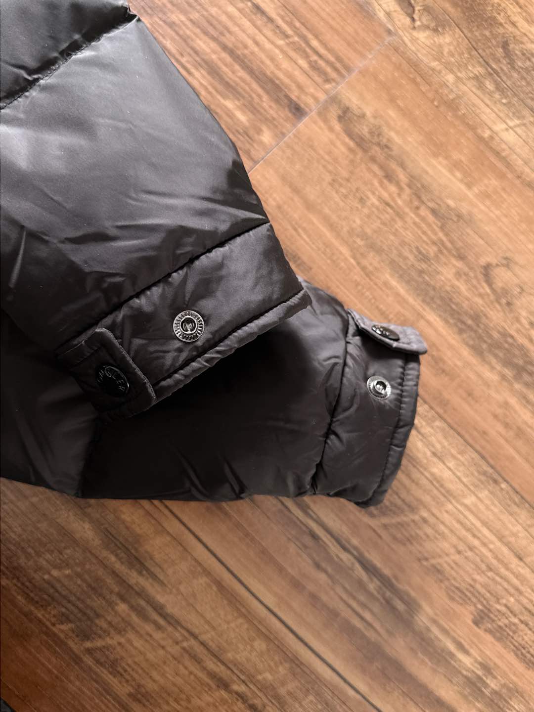 特级羽绒⬆️Moncler王牌经典,2025全新上市.Maya(全新科技尼龙)男士哑光短款羽绒夹克外套.