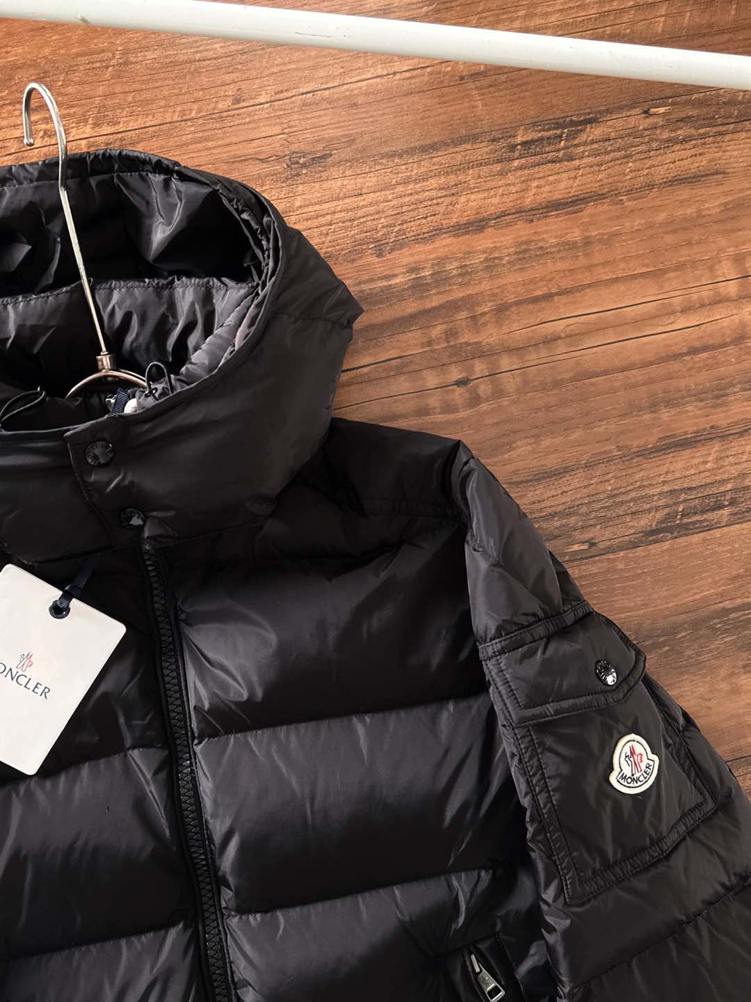 特级羽绒⬆️Moncler王牌经典,2025全新上市.Maya(全新科技尼龙)男士哑光短款羽绒夹克外套.