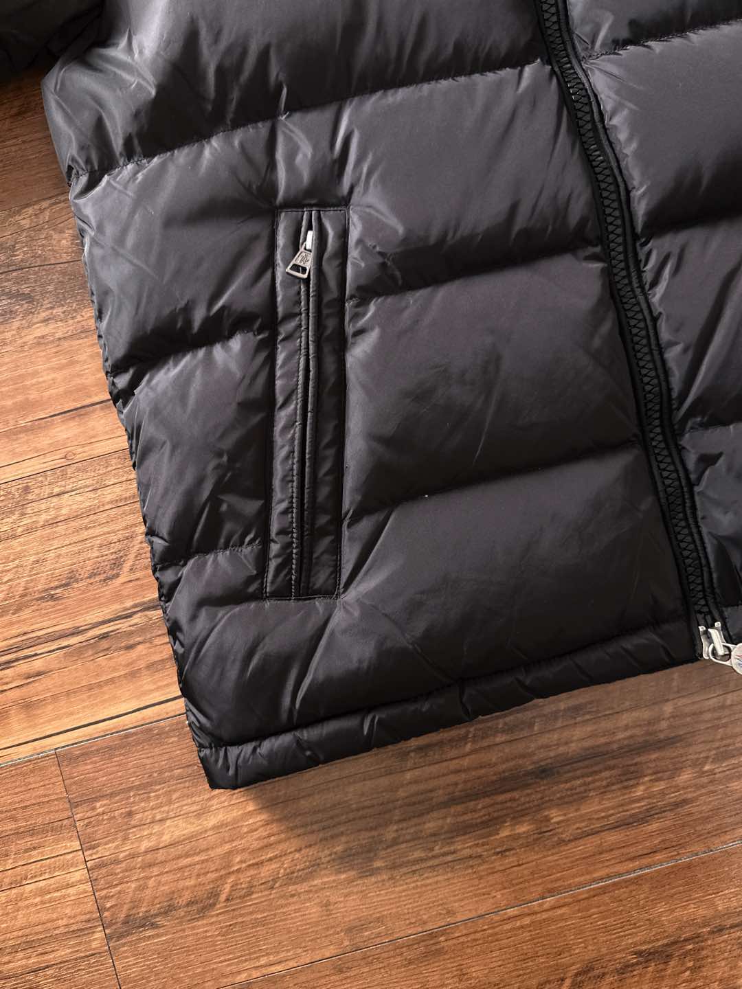 特级羽绒⬆️Moncler王牌经典,2025全新上市.Maya(全新科技尼龙)男士哑光短款羽绒夹克外套.