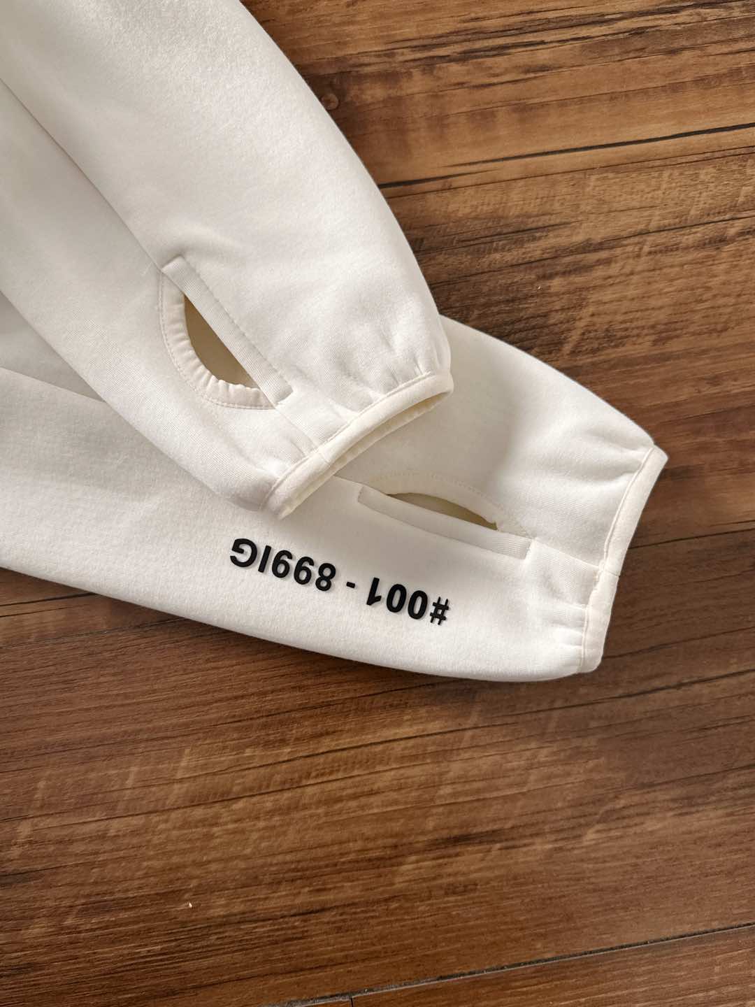 Moncler 蒙口 FW2025新款连帽拼羽绒夹克外套。经典款，一件难求。采用原版定制面料，正身充90