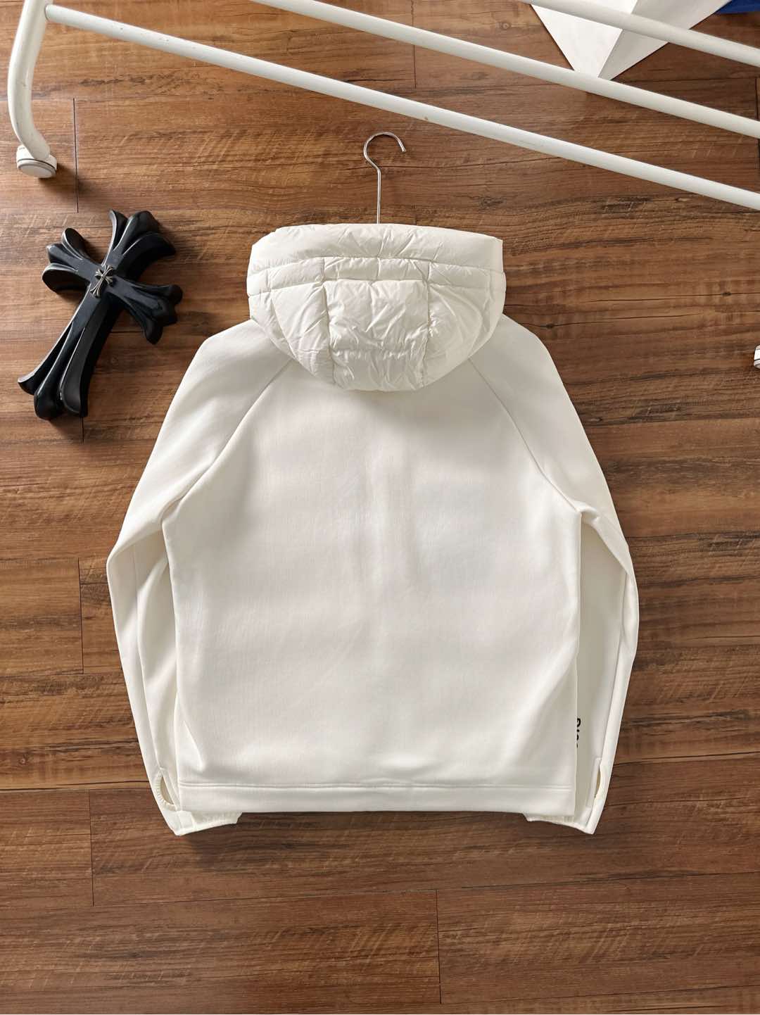 Moncler 蒙口 FW2025新款连帽拼羽绒夹克外套。经典款，一件难求。采用原版定制面料，正身充90