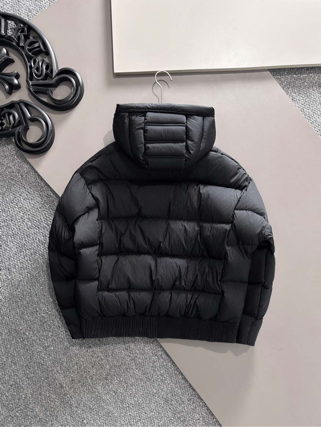 Dior 迪奥 🆕🆕🆕25年冬季最新羽绒服立体剪裁廓形版型上身显瘦帅气！胸前小logo设计、时尚感极强。