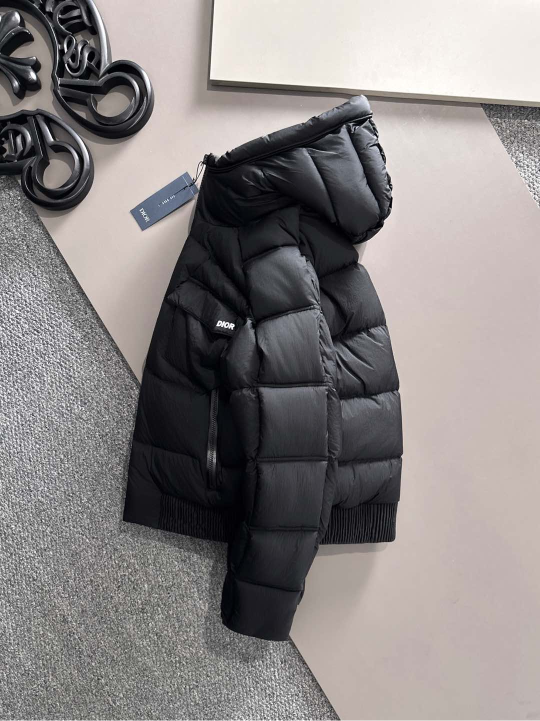 Dior 迪奥 🆕🆕🆕25年冬季最新羽绒服立体剪裁廓形版型上身显瘦帅气！胸前小logo设计、时尚感极强。