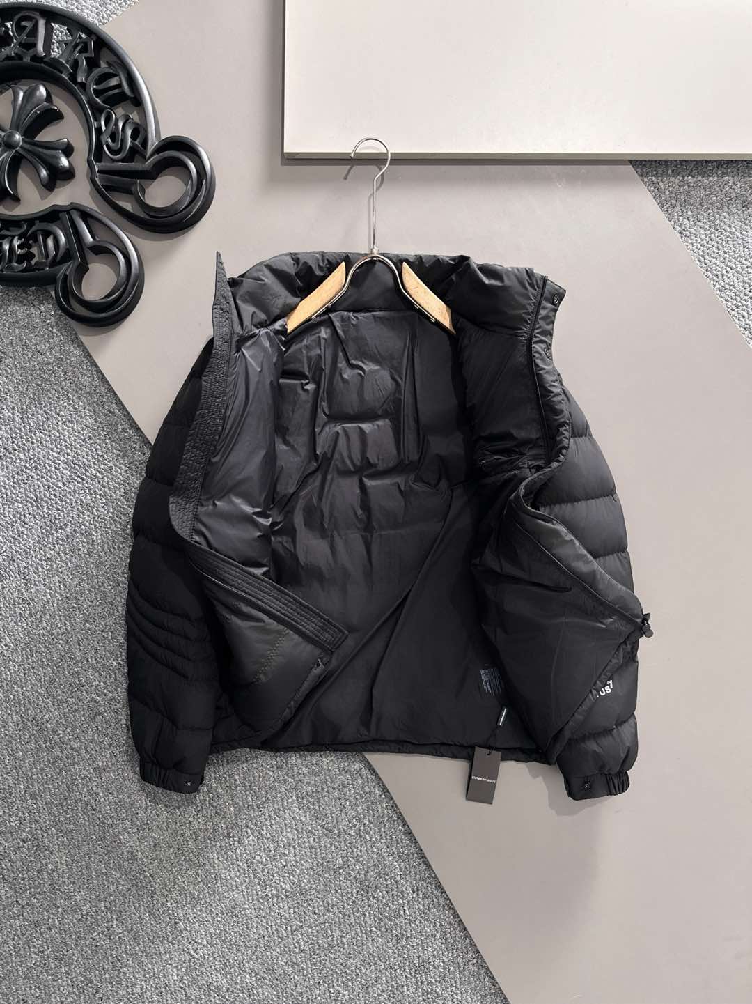 Armani 阿玛尼 2025秋冬专柜同步新品发布，最新款立领羽绒服出货，全部原版购入，无论面料和辅料，