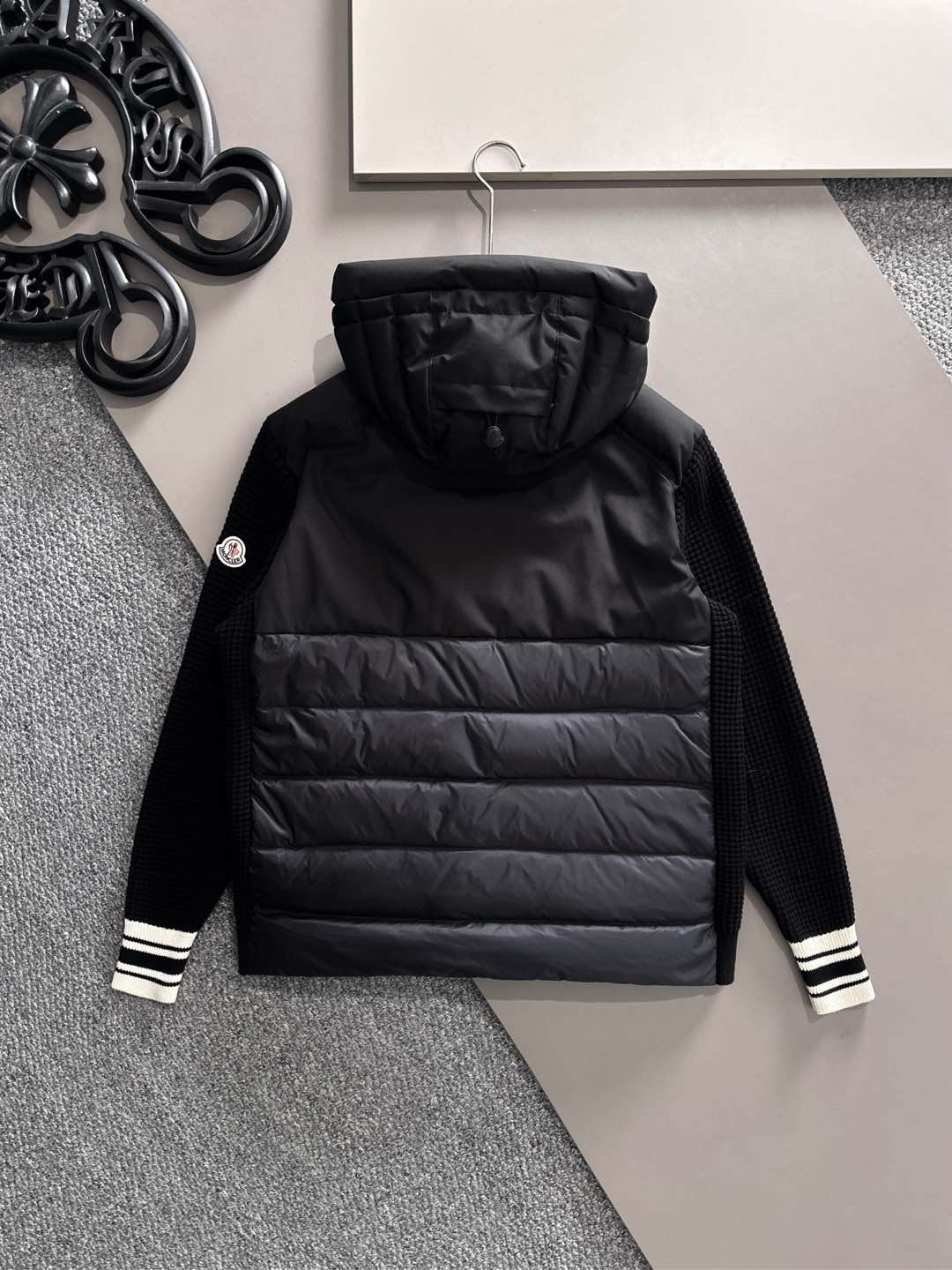 Moncler 蒙口 2025年秋冬新款羽绒服，针织连帽拼接羽绒服采用新国标95白鸭绒，秋冬新品内搭神器