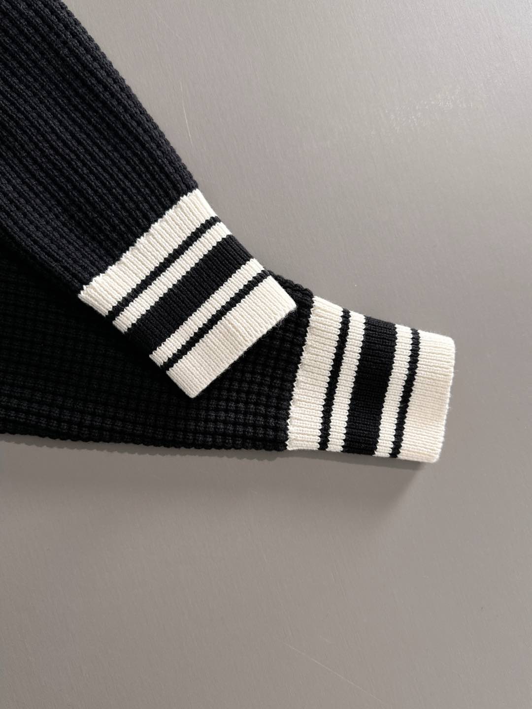 Moncler 蒙口 2025年秋冬新款羽绒服，针织连帽拼接羽绒服采用新国标95白鸭绒，秋冬新品内搭神器