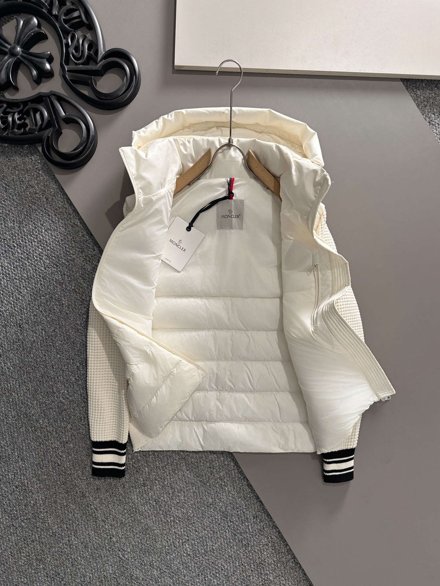 Moncler 蒙口 2025年秋冬新款羽绒服，针织连帽拼接羽绒服采用新国标95白鸭绒，秋冬新品内搭神器