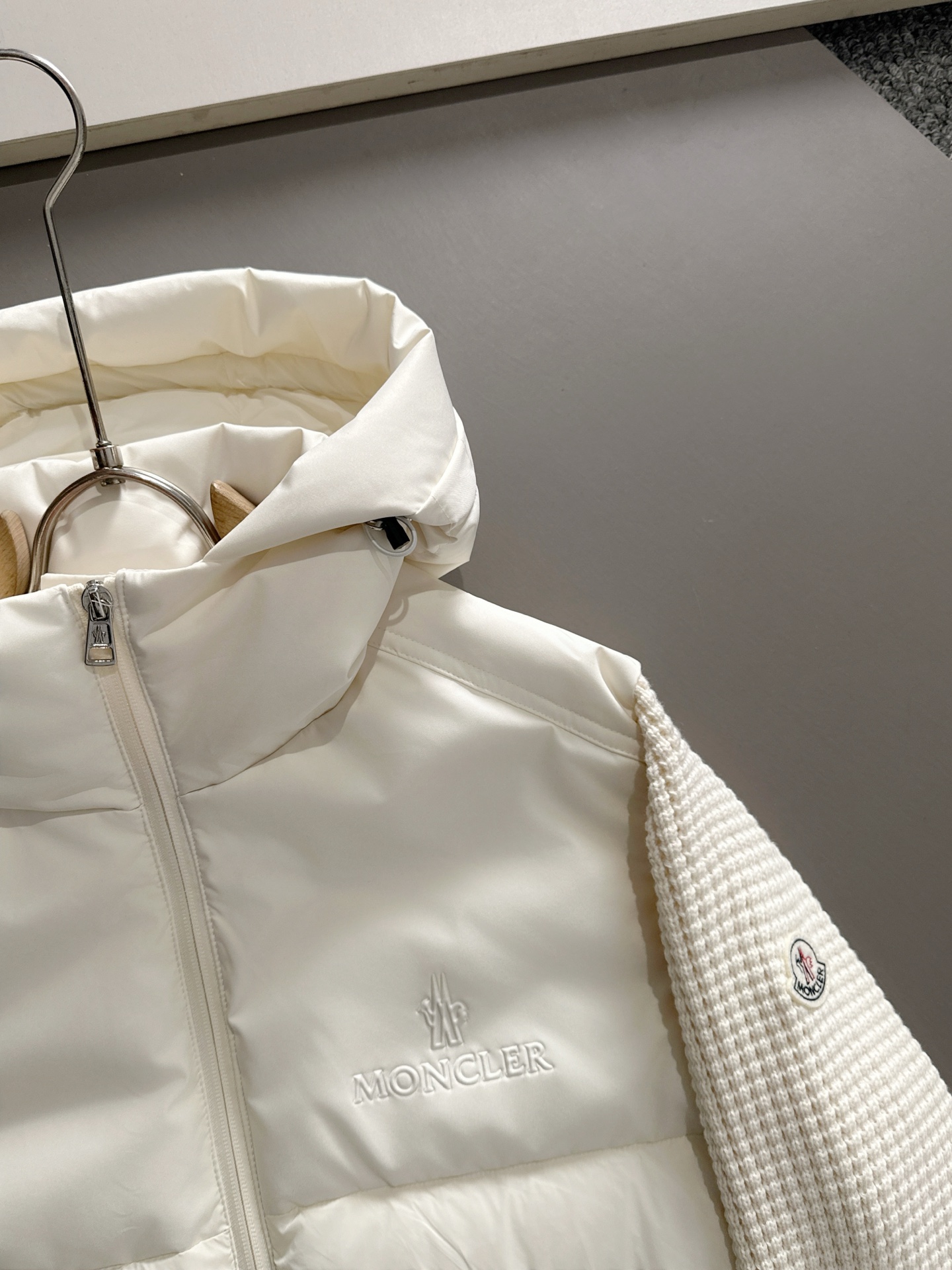 Moncler 蒙口 2025年秋冬新款羽绒服，针织连帽拼接羽绒服采用新国标95白鸭绒，秋冬新品内搭神器