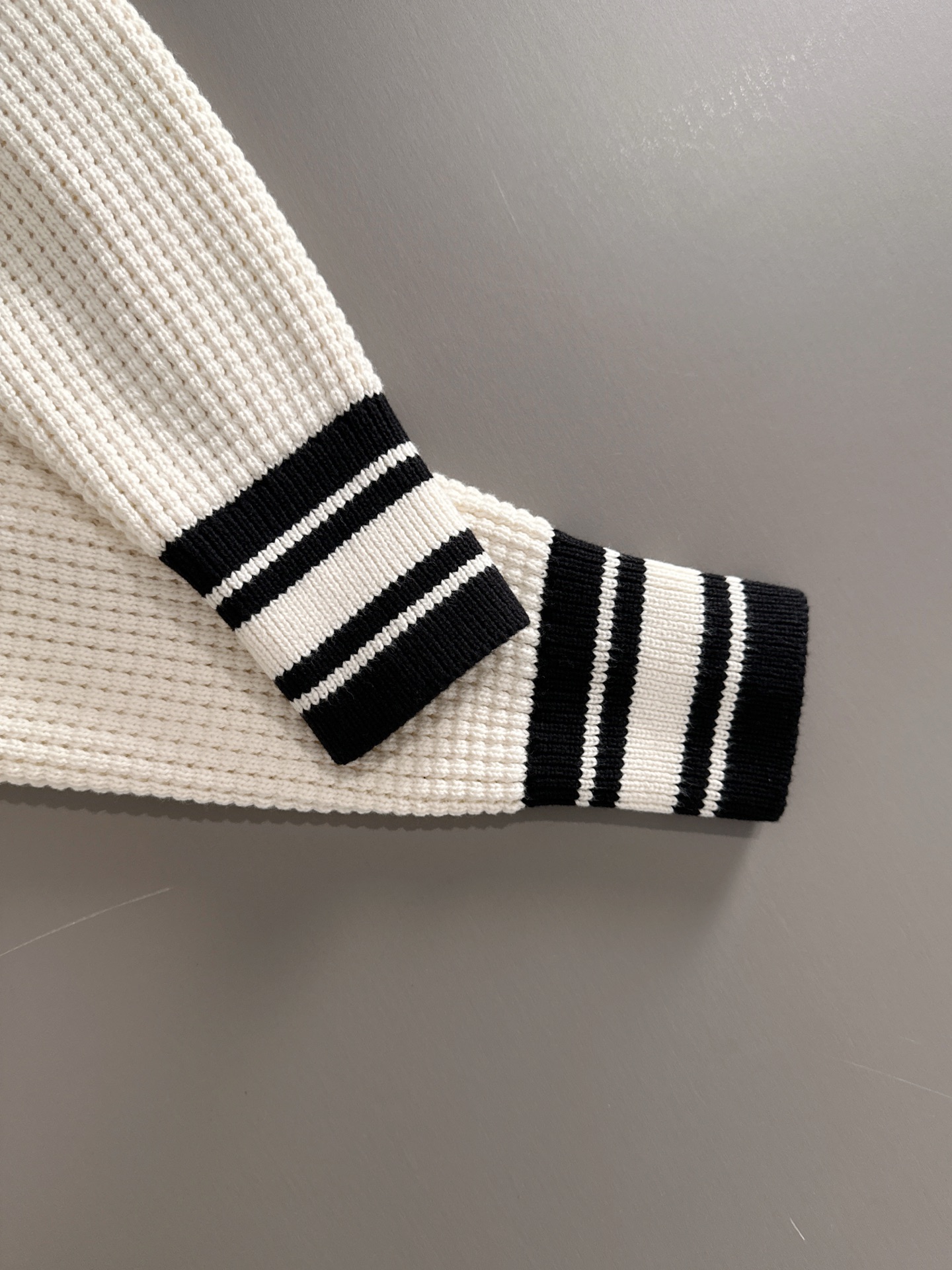 Moncler 蒙口 2025年秋冬新款羽绒服，针织连帽拼接羽绒服采用新国标95白鸭绒，秋冬新品内搭神器