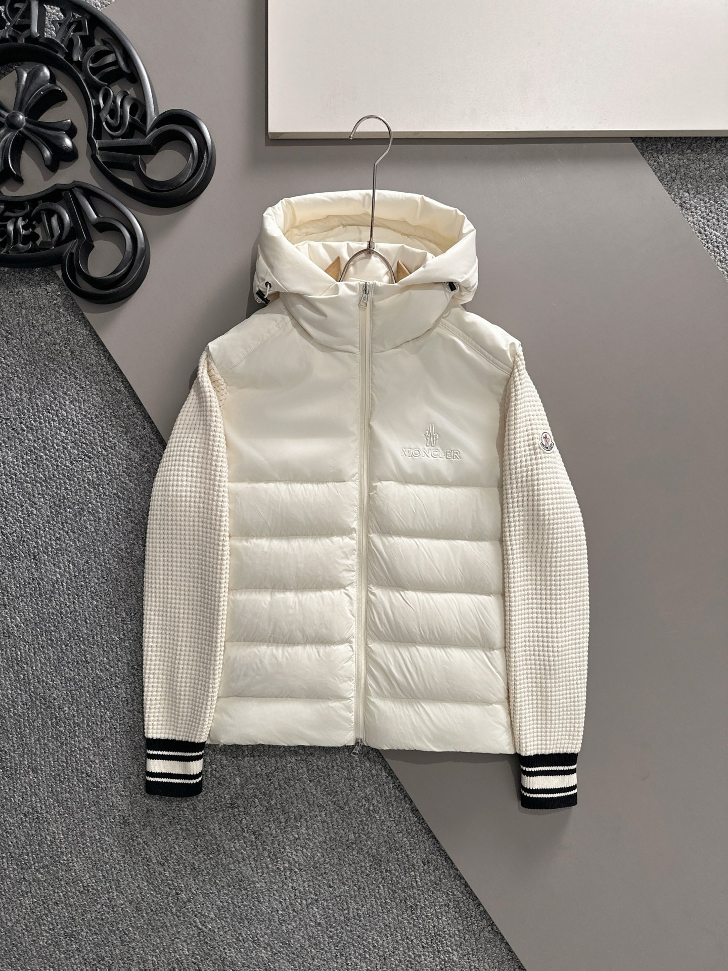 Moncler 蒙口 2025年秋冬新款羽绒服，针织连帽拼接羽绒服采用新国标95白鸭绒，秋冬新品内搭神器