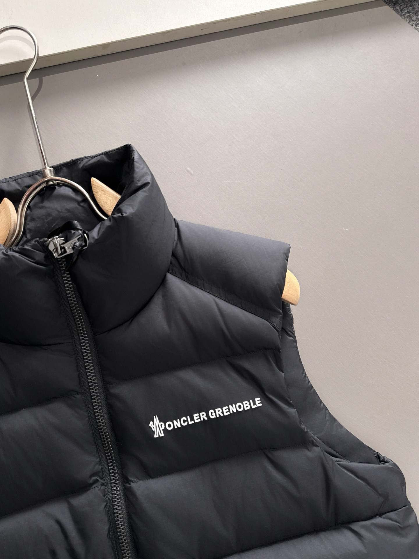 Moncler 蒙口🆕🆕🆕25年冬季新款羽绒服马甲立领羽绒马甲，原版订制五金配件，采用顶级90白鸭绒超柔