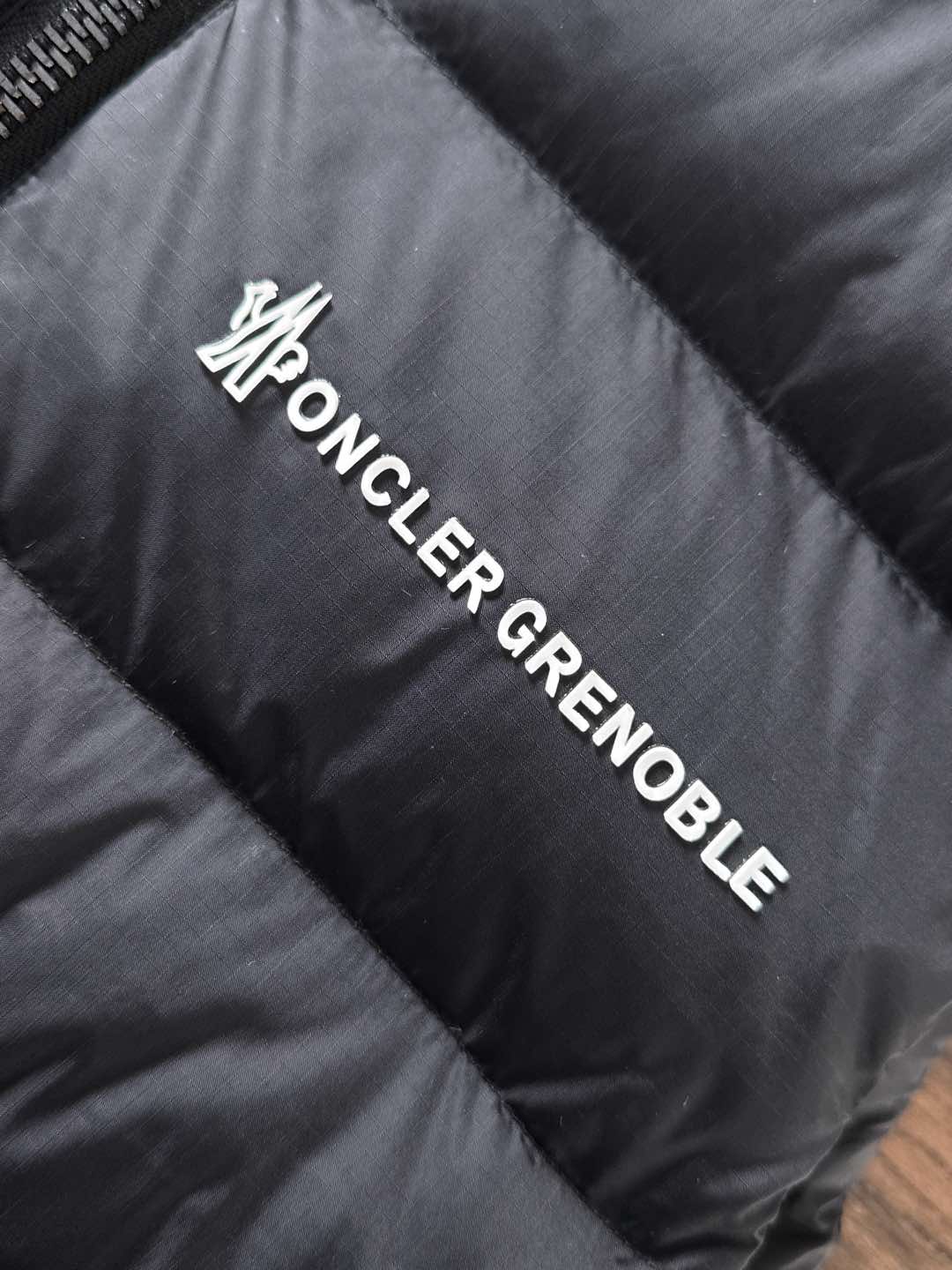 Moncler 蒙口🆕🆕🆕25年冬季新款羽绒服马甲立领羽绒马甲，原版订制五金配件，采用顶级90白鸭绒超柔