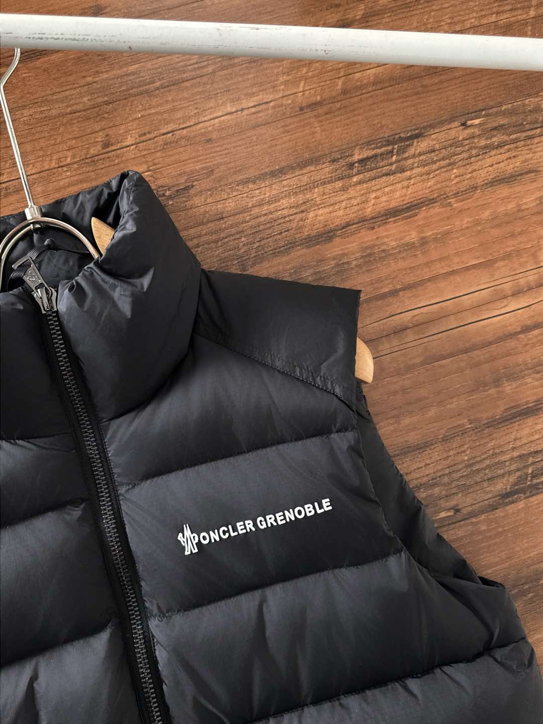 Moncler 蒙口🆕🆕🆕25年冬季新款羽绒服马甲立领羽绒马甲，原版订制五金配件，采用顶级90白鸭绒超柔
