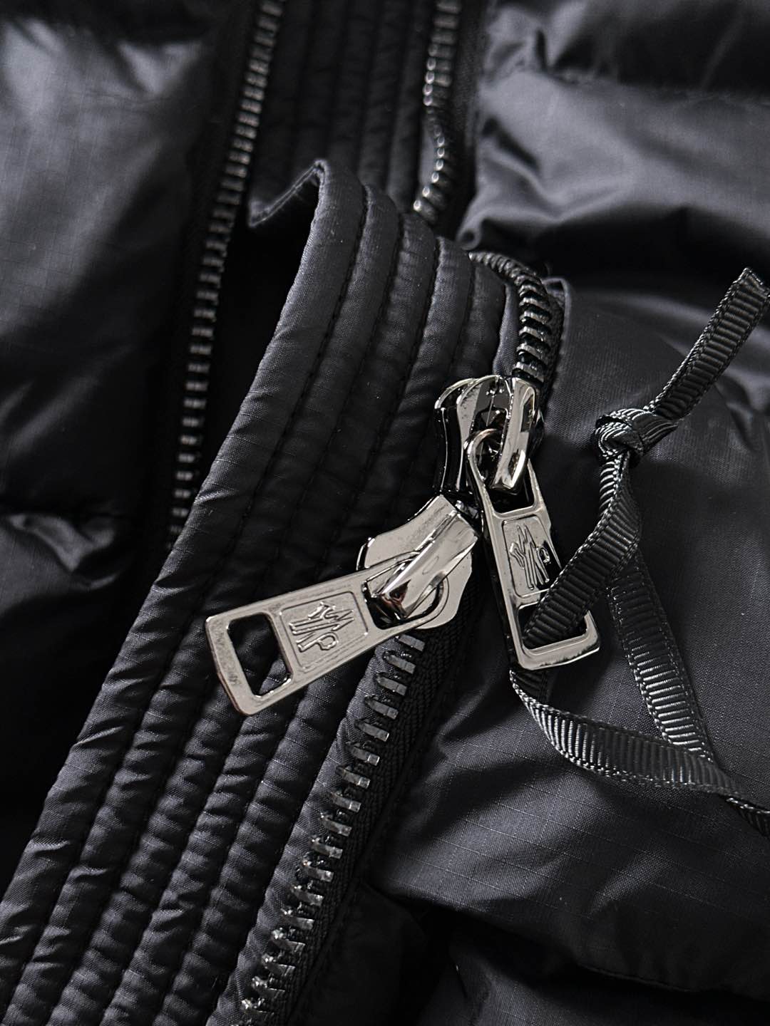 Moncler 蒙口🆕🆕🆕25年冬季新款羽绒服马甲立领羽绒马甲，原版订制五金配件，采用顶级90白鸭绒超柔