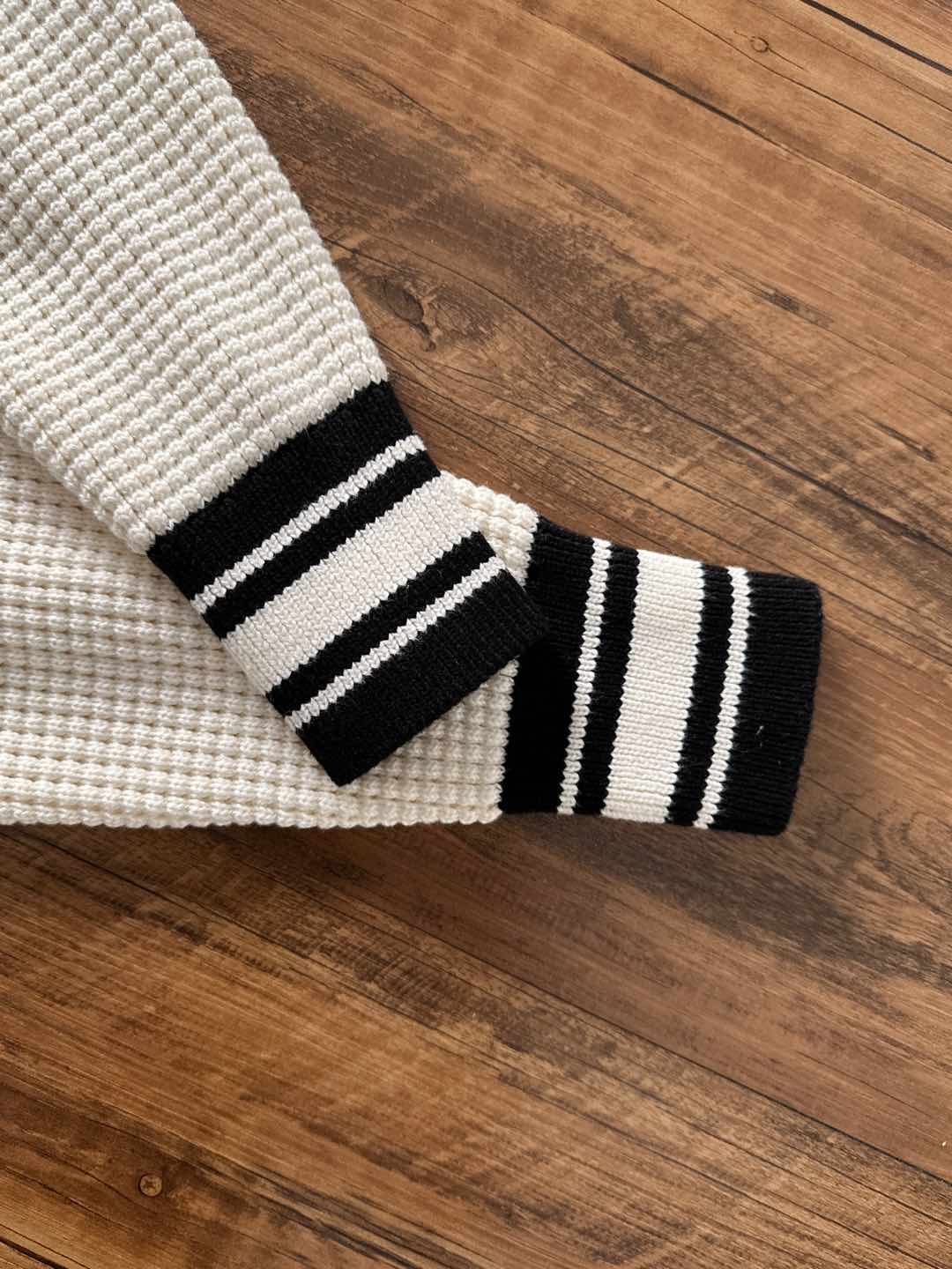 Moncler 蒙口 2025年秋冬新款羽绒服，针织连帽拼接羽绒服采用新国标95白鸭绒，秋冬新品内搭神器