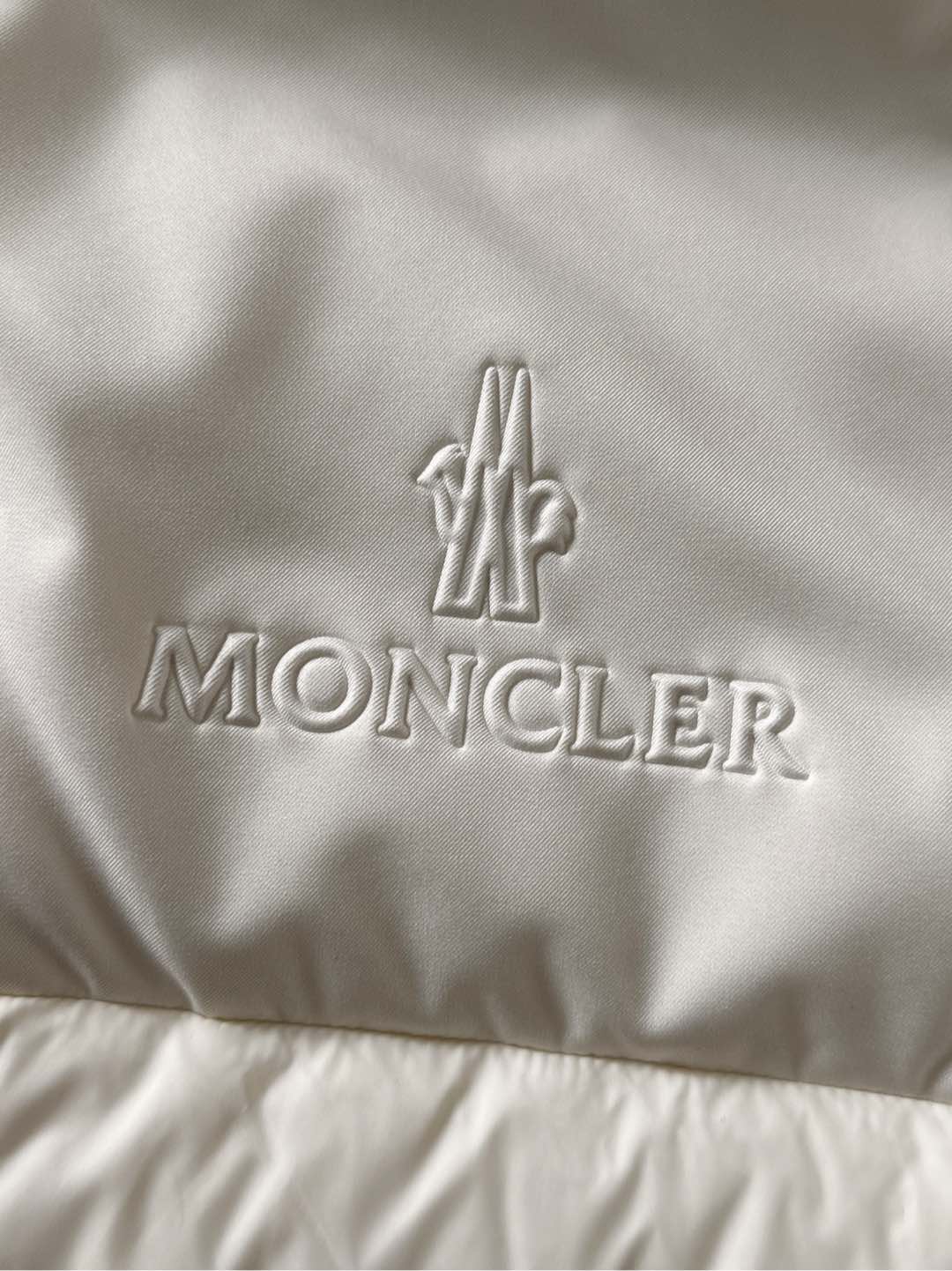 Moncler 蒙口 2025年秋冬新款羽绒服，针织连帽拼接羽绒服采用新国标95白鸭绒，秋冬新品内搭神器