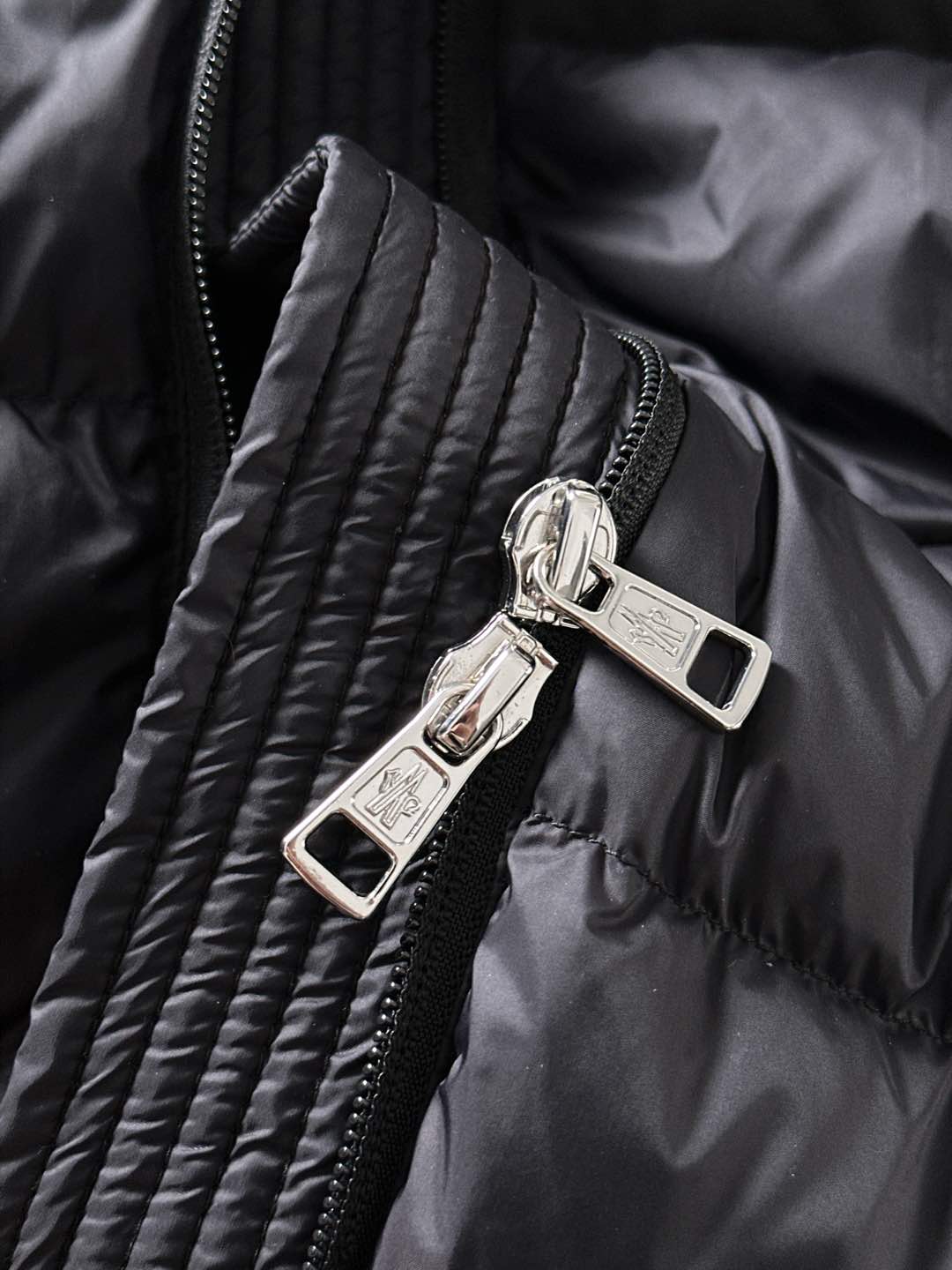 Moncler 蒙口 2025年秋冬新款羽绒服，针织连帽拼接羽绒服采用新国标95白鸭绒，秋冬新品内搭神器