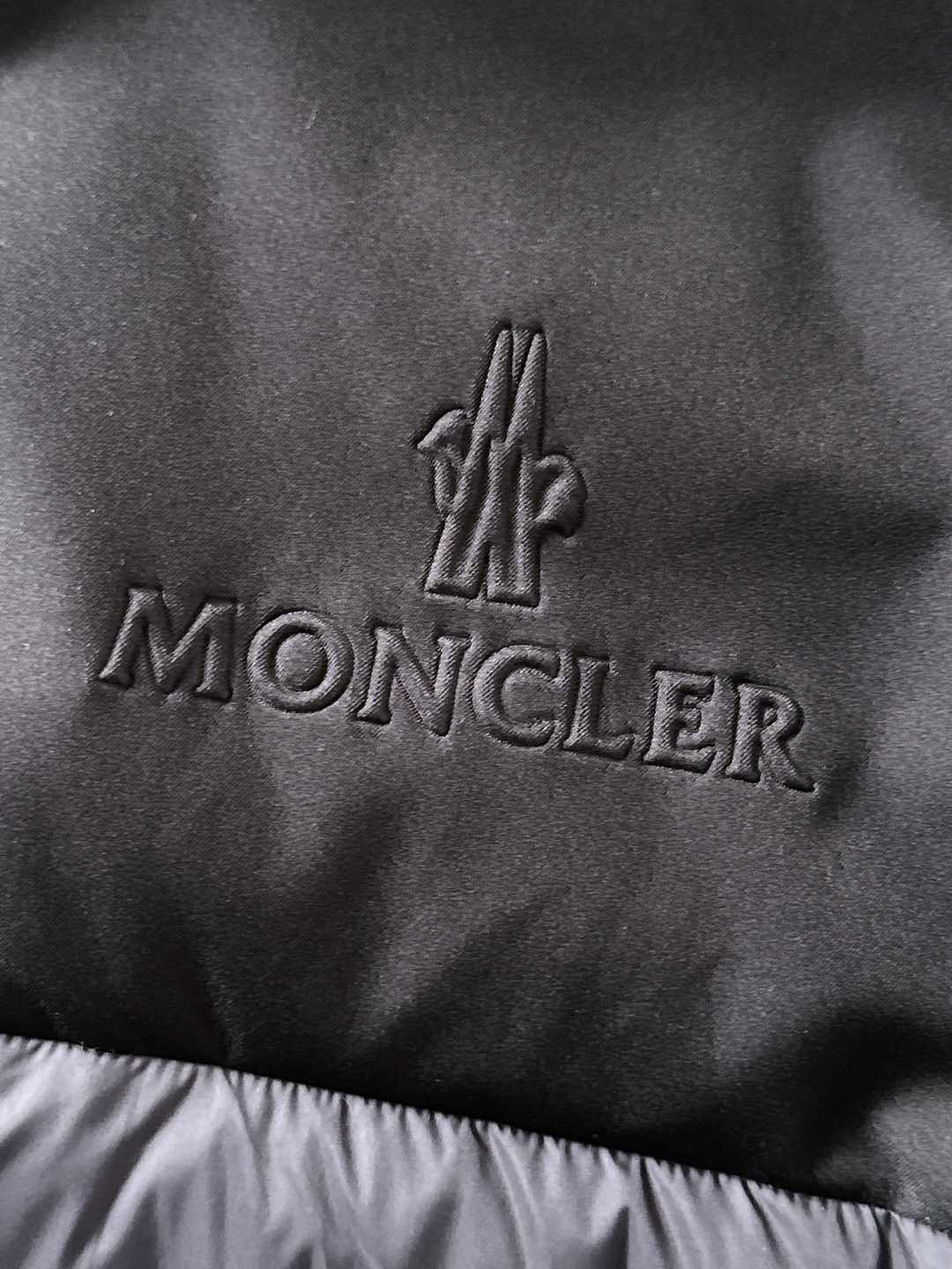 Moncler 蒙口 2025年秋冬新款羽绒服，针织连帽拼接羽绒服采用新国标95白鸭绒，秋冬新品内搭神器