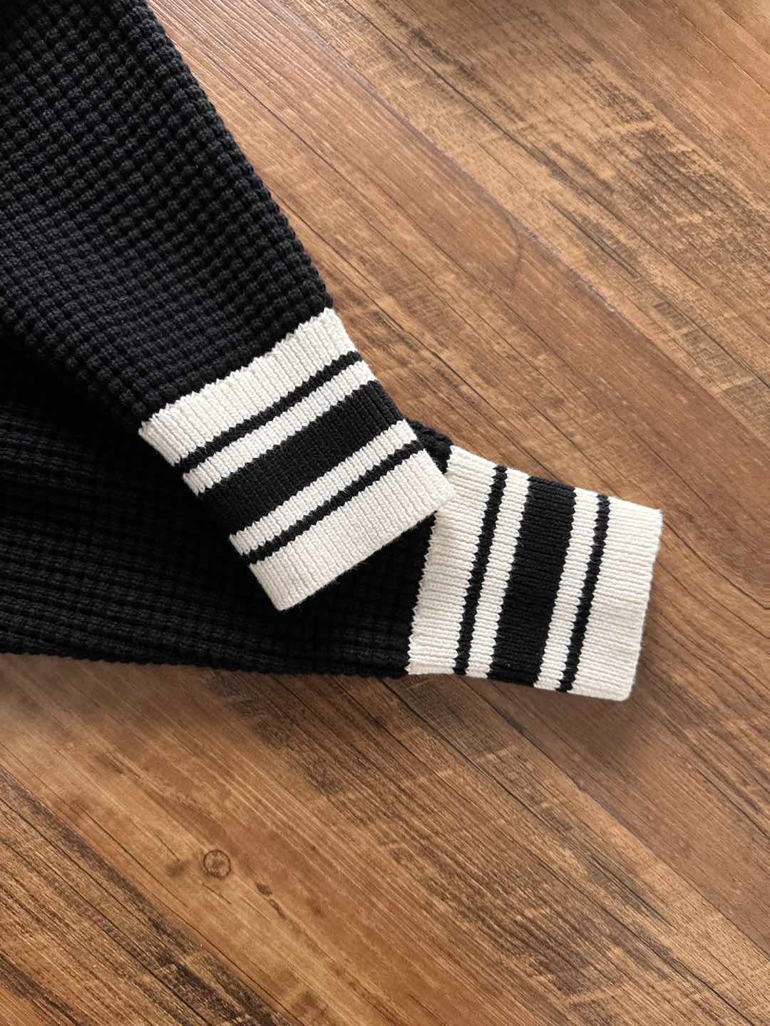 Moncler 蒙口 2025年秋冬新款羽绒服，针织连帽拼接羽绒服采用新国标95白鸭绒，秋冬新品内搭神器