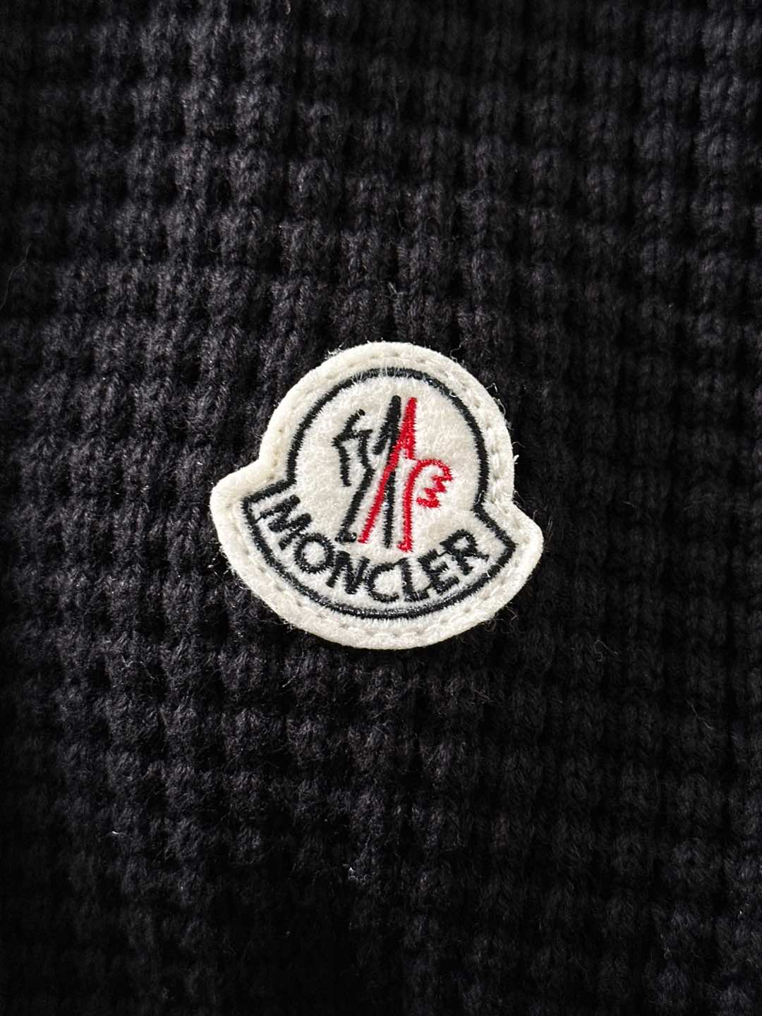Moncler 蒙口 2025年秋冬新款羽绒服，针织连帽拼接羽绒服采用新国标95白鸭绒，秋冬新品内搭神器