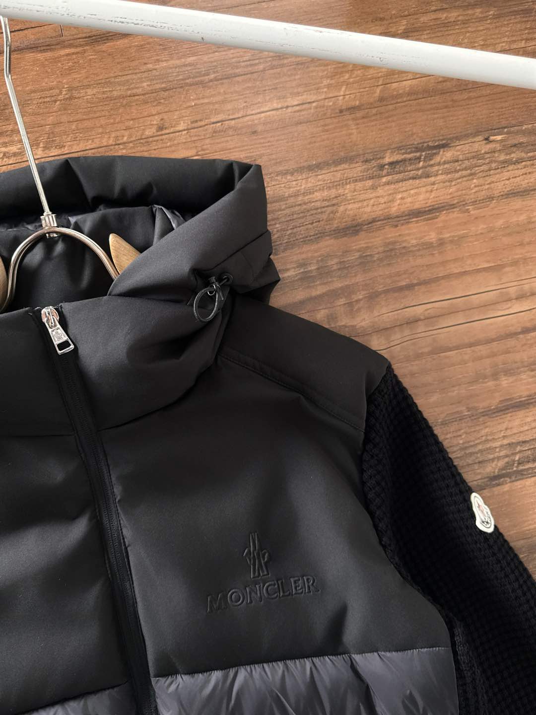 Moncler 蒙口 2025年秋冬新款羽绒服，针织连帽拼接羽绒服采用新国标95白鸭绒，秋冬新品内搭神器