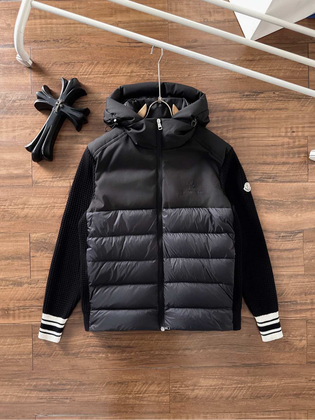 Moncler 蒙口 2025年秋冬新款羽绒服，针织连帽拼接羽绒服采用新国标95白鸭绒，秋冬新品内搭神器