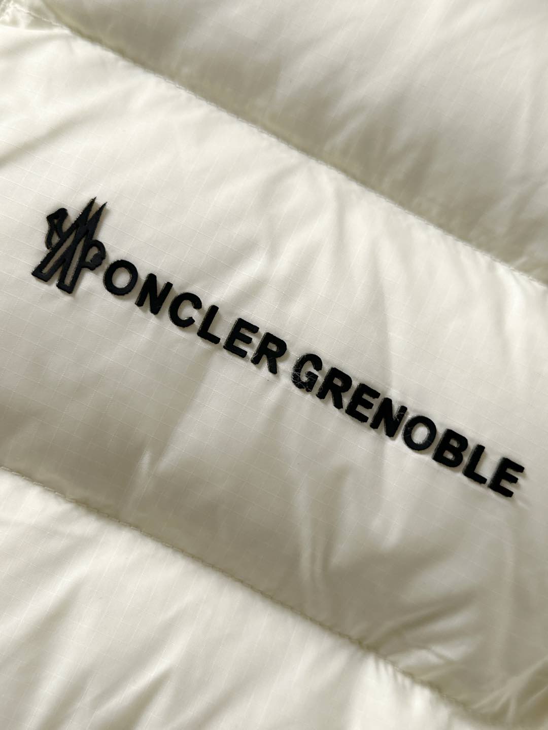 Moncler 蒙口🆕🆕🆕25年冬季新款羽绒服马甲立领羽绒马甲，原版订制五金配件，采用顶级90白鸭绒超柔