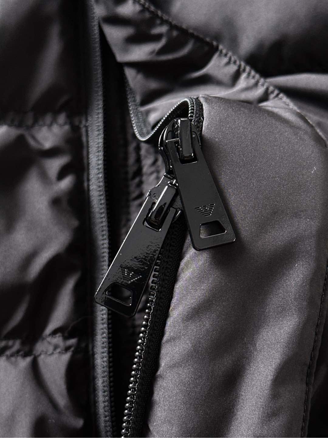 Armani 阿玛尼 2025秋冬专柜同步新品发布，最新款立领羽绒服出货，全部原版购入，无论面料和辅料，