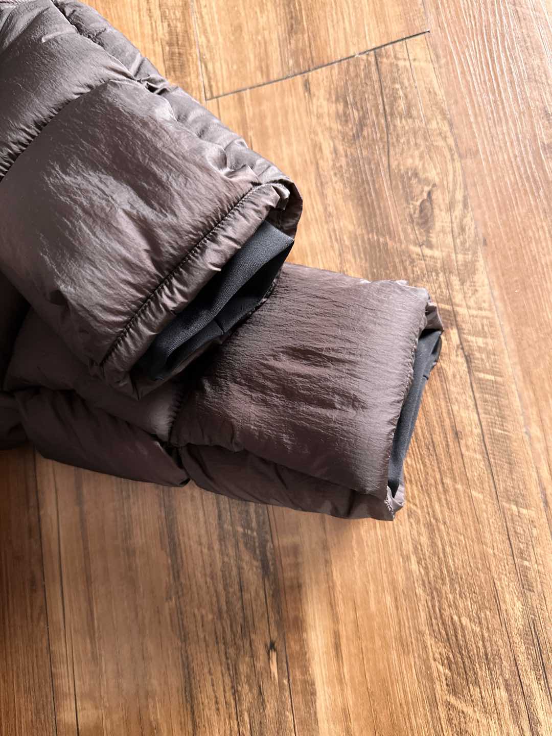 Dior 迪奥 🆕🆕🆕25年冬季最新羽绒服立体剪裁廓形版型上身显瘦帅气！胸前小logo设计、时尚感极强。