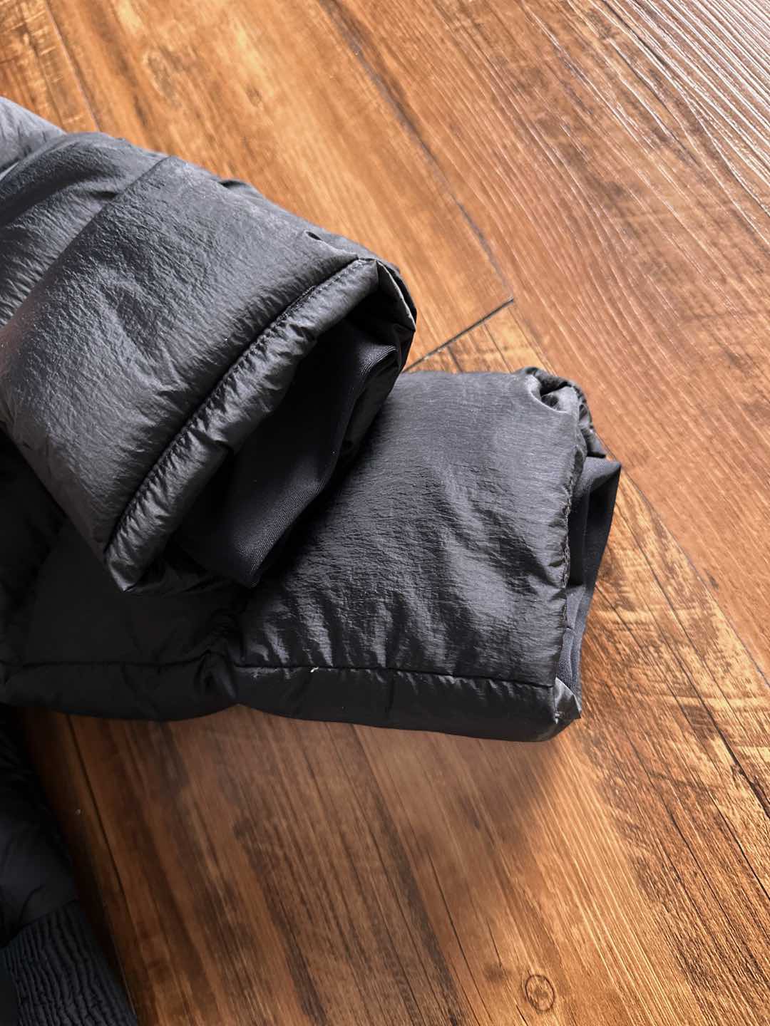 Dior 迪奥 🆕🆕🆕25年冬季最新羽绒服立体剪裁廓形版型上身显瘦帅气！胸前小logo设计、时尚感极强。