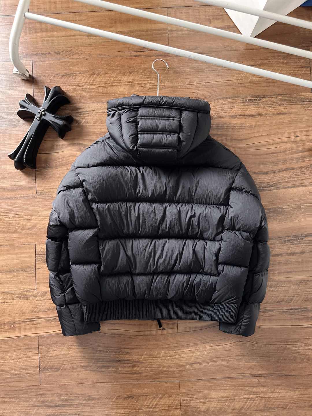 Dior 迪奥 🆕🆕🆕25年冬季最新羽绒服立体剪裁廓形版型上身显瘦帅气！胸前小logo设计、时尚感极强。