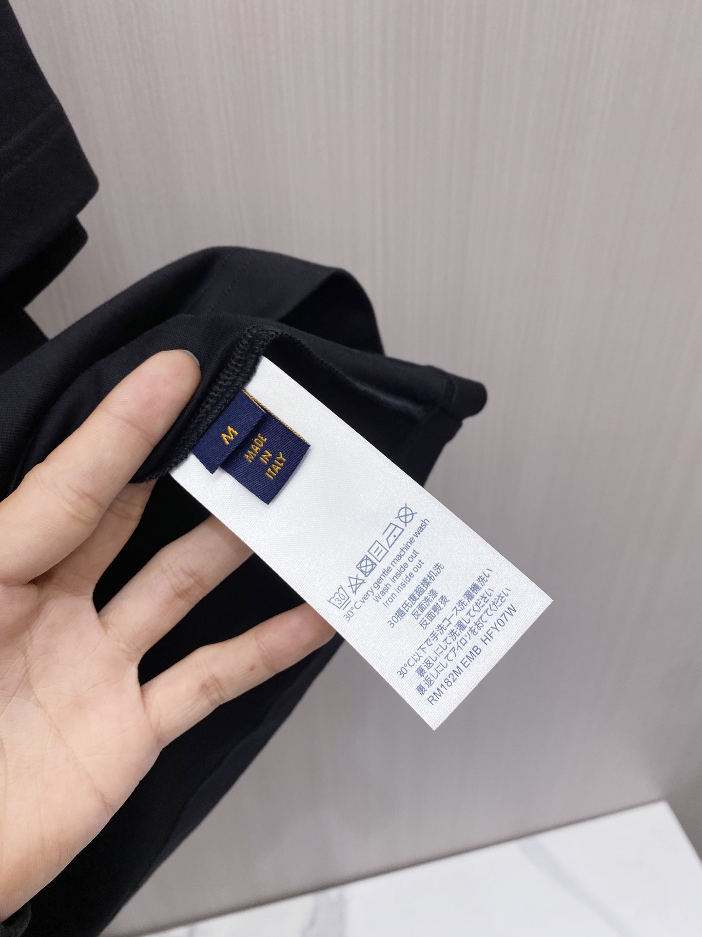【 LV 2026春夏 · 高阶定制T恤】🔹 核心面料：秘鲁进口匹马棉 × 顶级丝光工艺🔹 核心体感：蚕