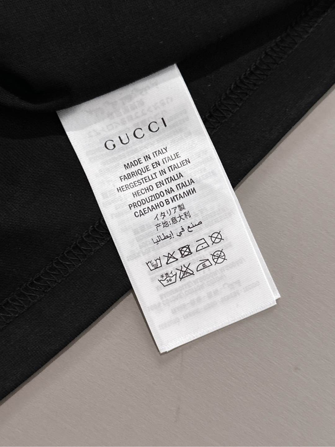 GUCCI 2026春夏新款首发专柜最新款短袖圆领T恤 高端订制 设计前卫时尚！品牌logo重工艺设计 