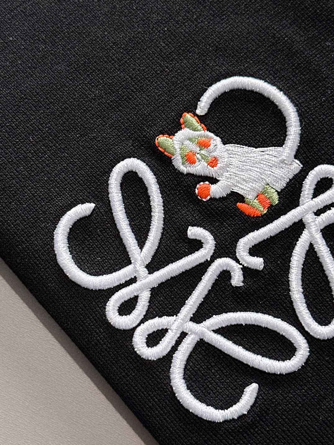 罗意威 2026春夏新款首发专柜最新款短袖圆领T恤 高端订制 设计前卫时尚！品牌logo重工艺设计 高端