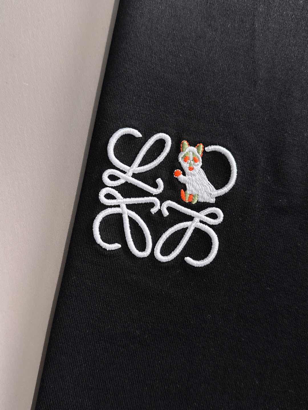 罗意威 2026春夏新款首发专柜最新款短袖圆领T恤 高端订制 设计前卫时尚！品牌logo重工艺设计 高端