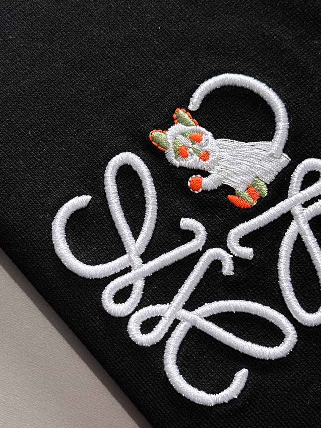 罗意威 2026春夏新款首发专柜最新款短袖圆领T恤 高端订制 设计前卫时尚！品牌logo重工艺设计 高端