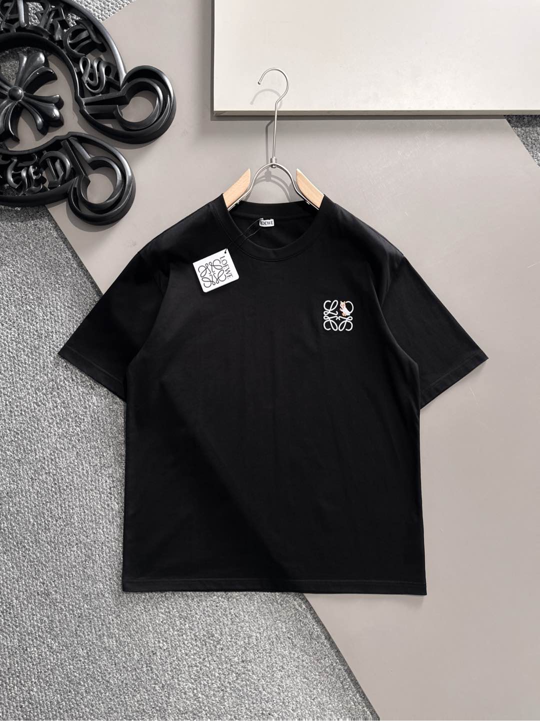 罗意威 2026春夏新款首发专柜最新款短袖圆领T恤 高端订制 设计前卫时尚！品牌logo重工艺设计 高端