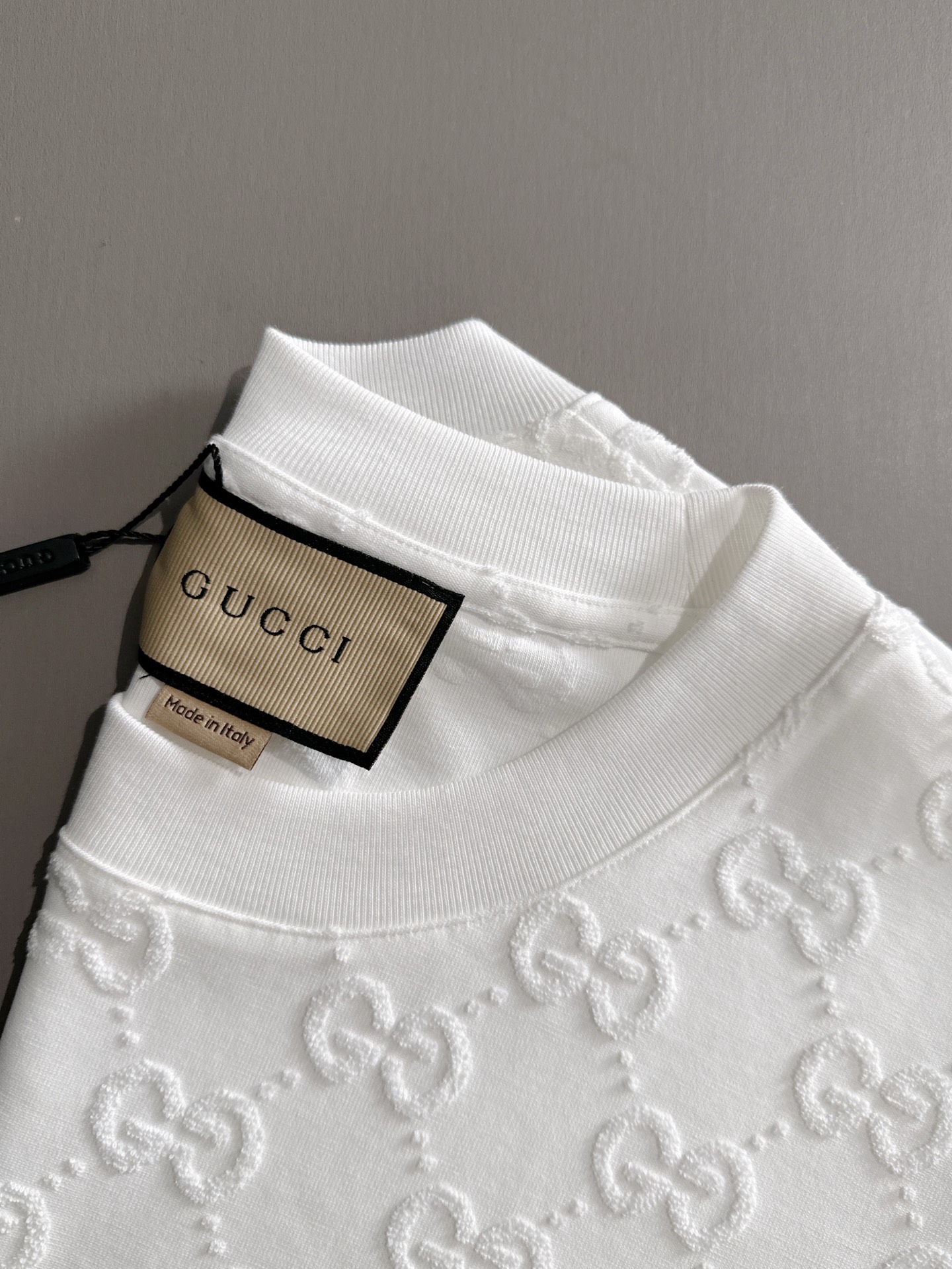 GUCCI 2026春夏新款首发专柜最新款短袖圆领T恤 高端订制 设计前卫时尚！品牌logo重工艺设计 