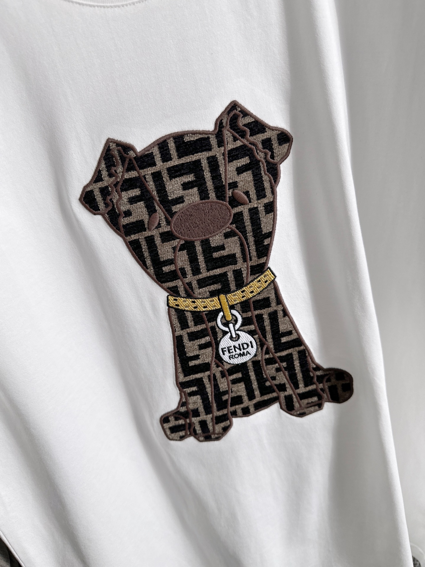 芬迪#FENDI 2026春夏新款首发专柜最新款短袖圆领T恤 高端订制 设计前卫时尚！品牌logo重工艺