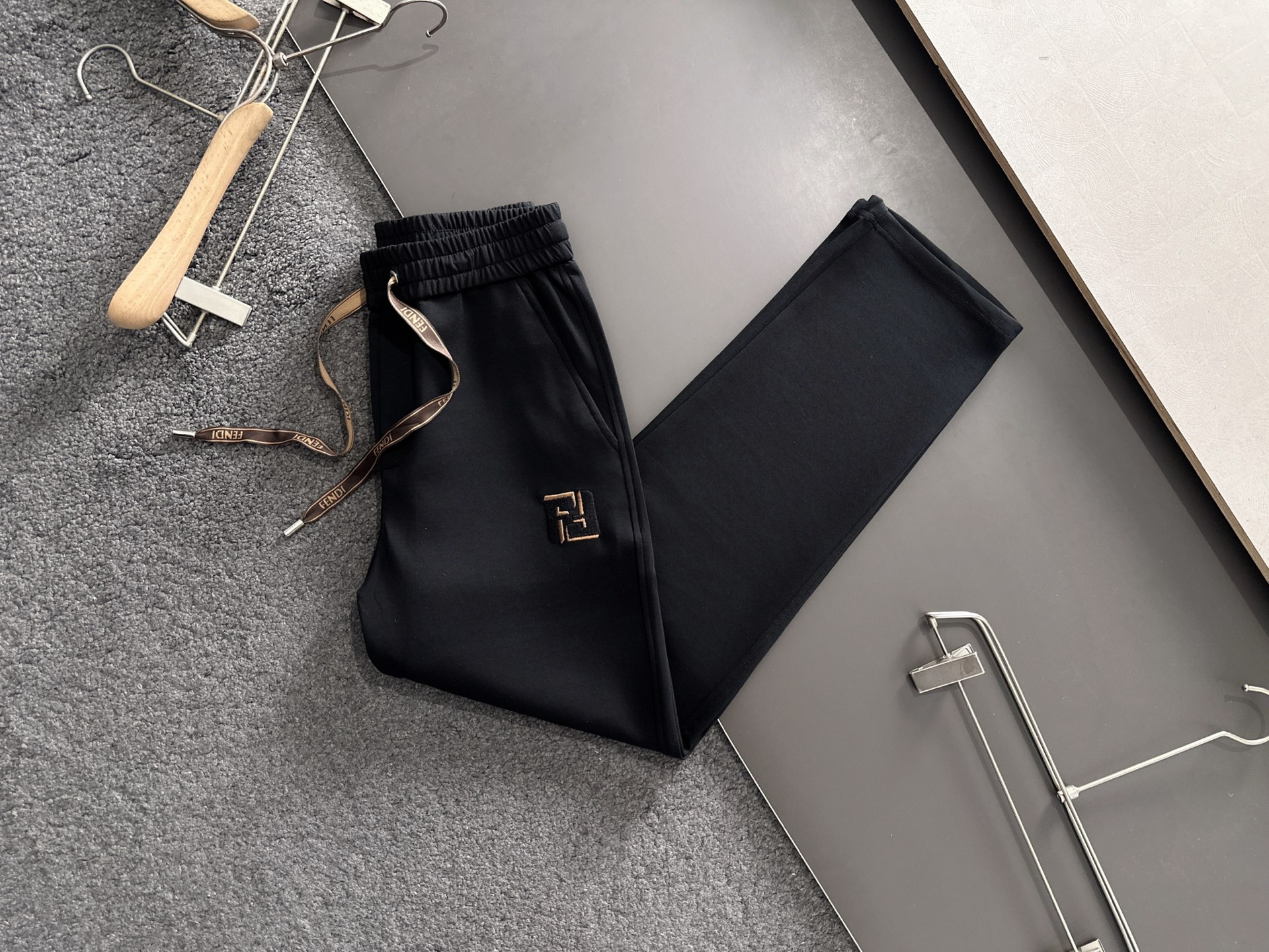 FD 2026春季新品休闲裤，经典款百看不厌，裤身工艺设计，进口客供辅料、面料定制，每个细节做到极致，原