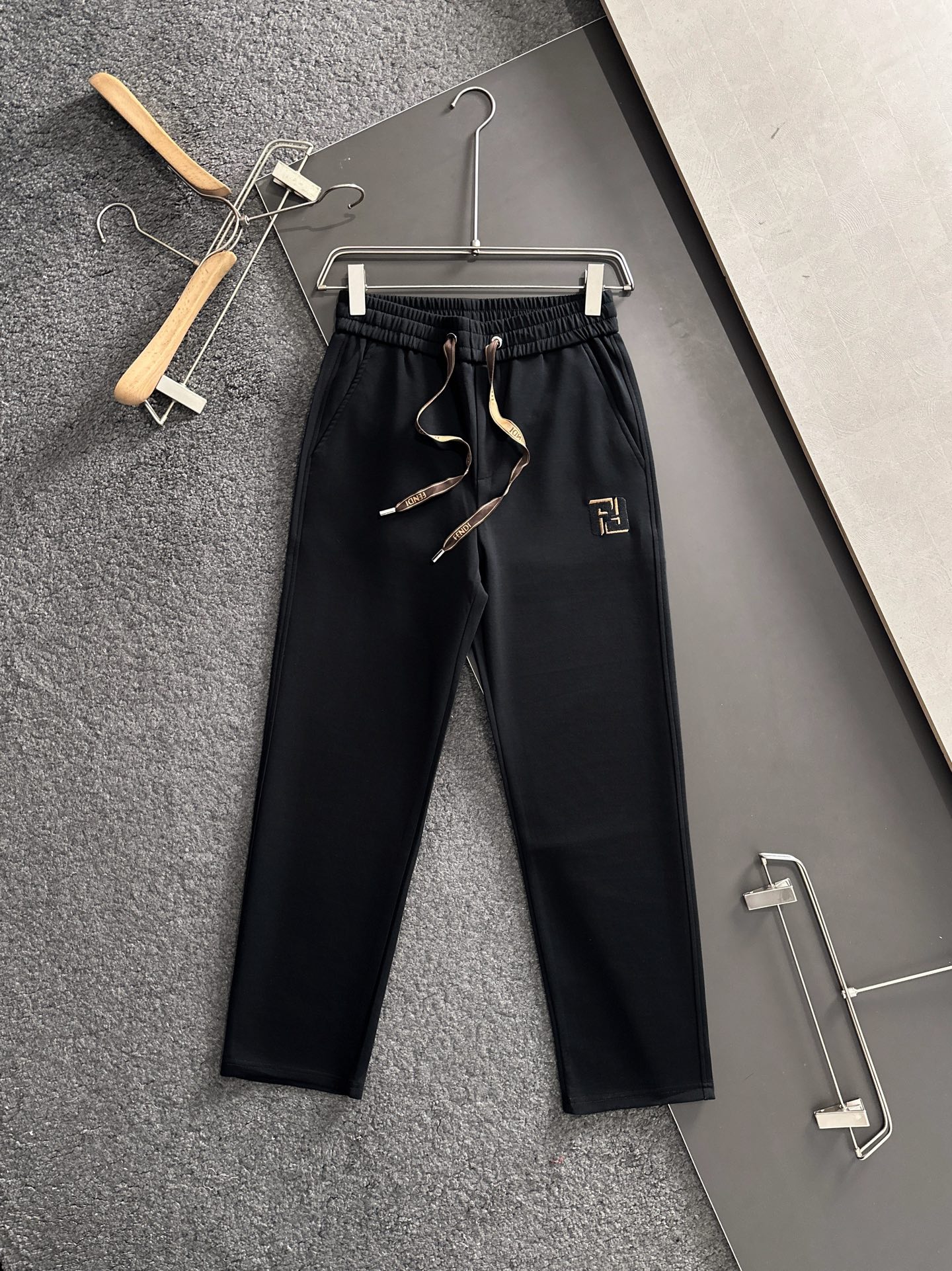 FD 2026春季新品休闲裤，经典款百看不厌，裤身工艺设计，进口客供辅料、面料定制，每个细节做到极致，原