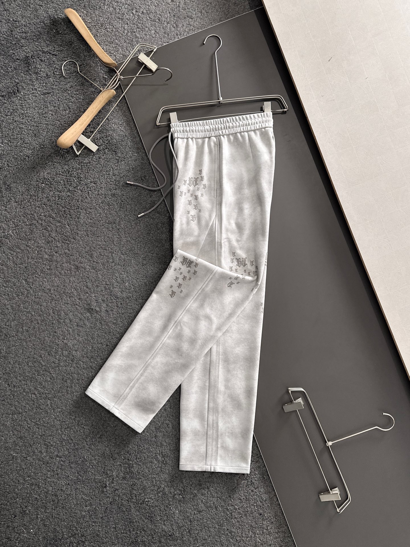 BAL 2026春季新品休闲裤，经典款百看不厌，裤身工艺设计，进口客供辅料、面料定制，每个细节做到极致，