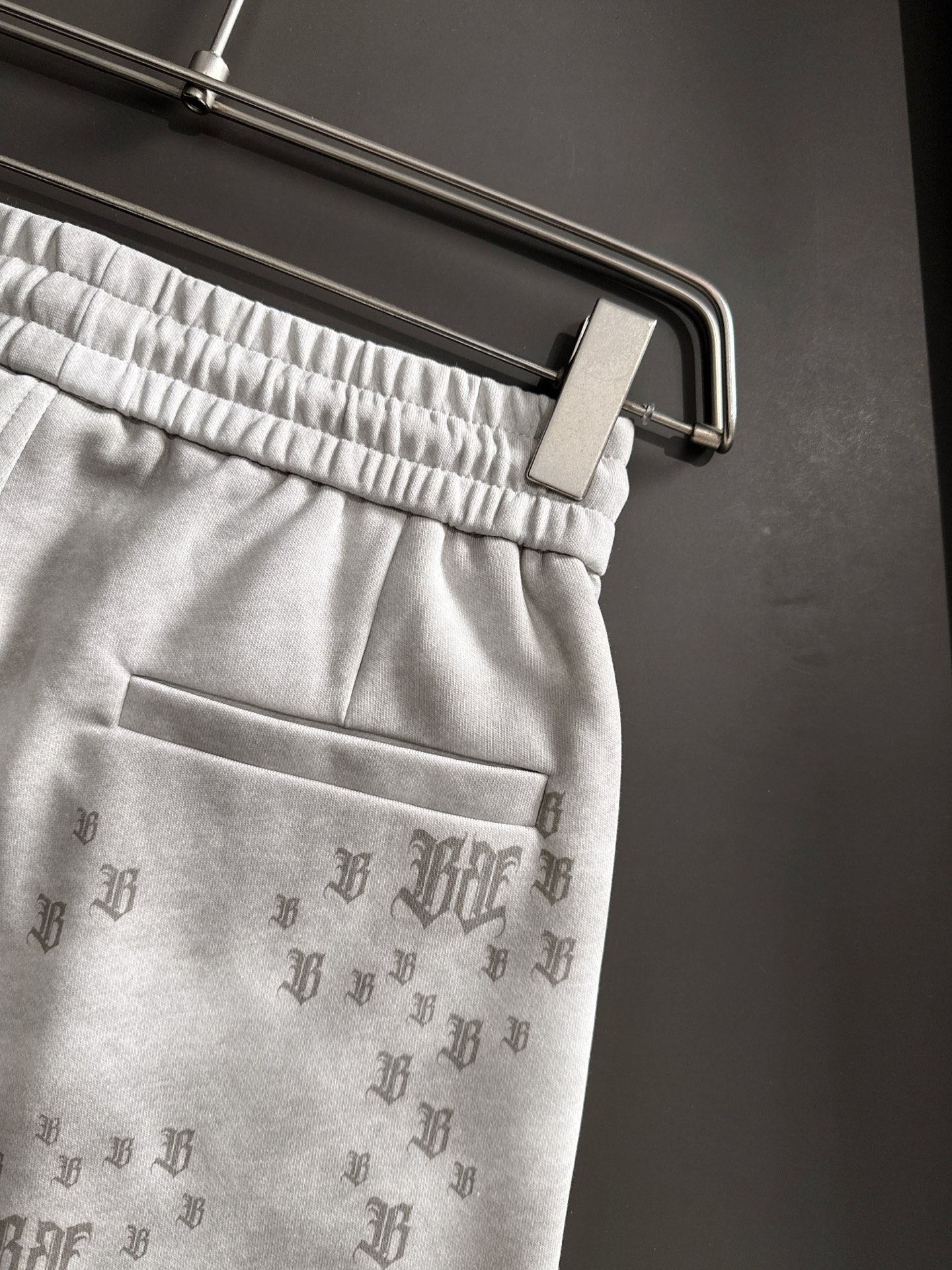 BAL 2026春季新品休闲裤，经典款百看不厌，裤身工艺设计，进口客供辅料、面料定制，每个细节做到极致，