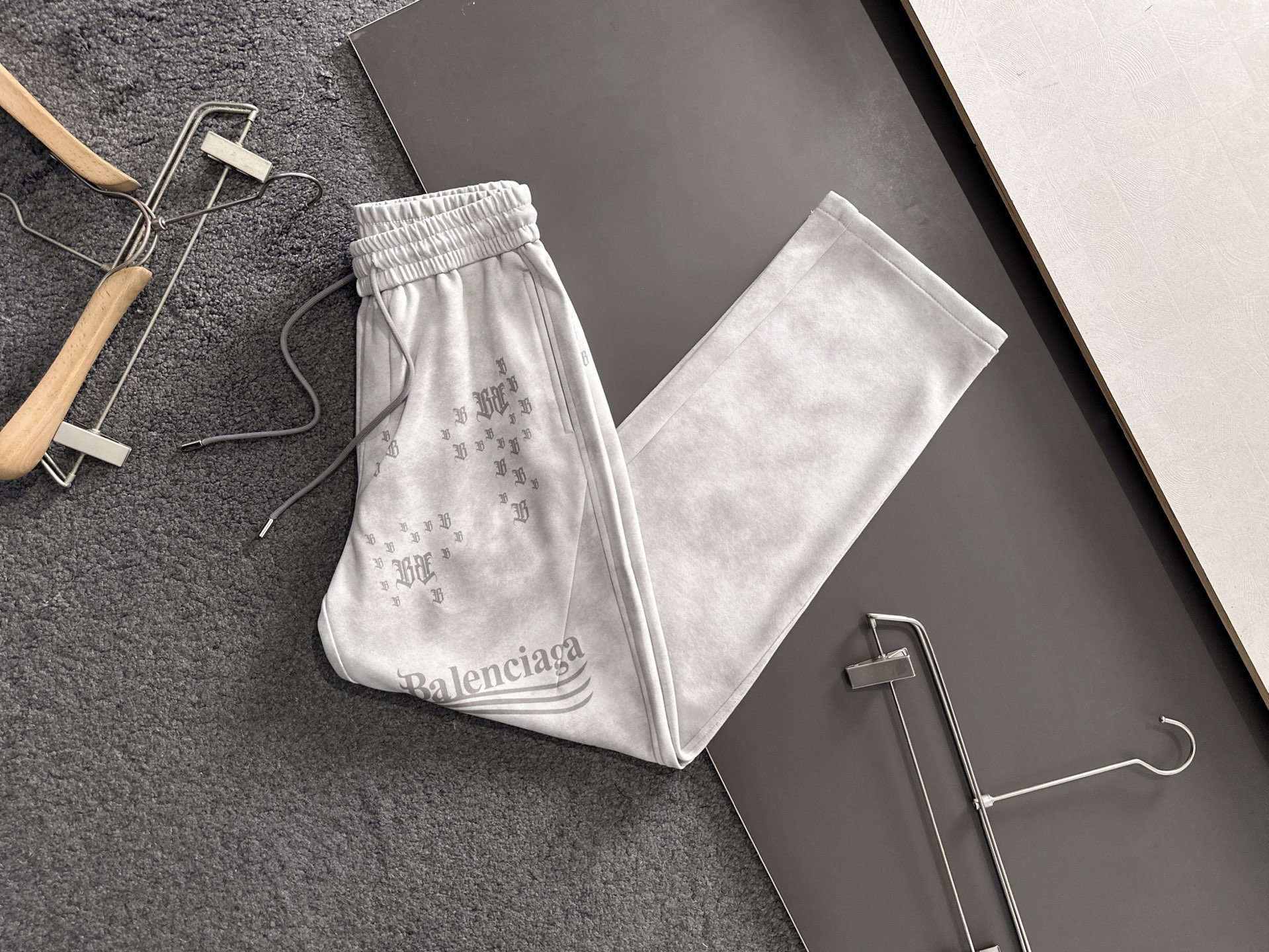 BAL 2026春季新品休闲裤，经典款百看不厌，裤身工艺设计，进口客供辅料、面料定制，每个细节做到极致，