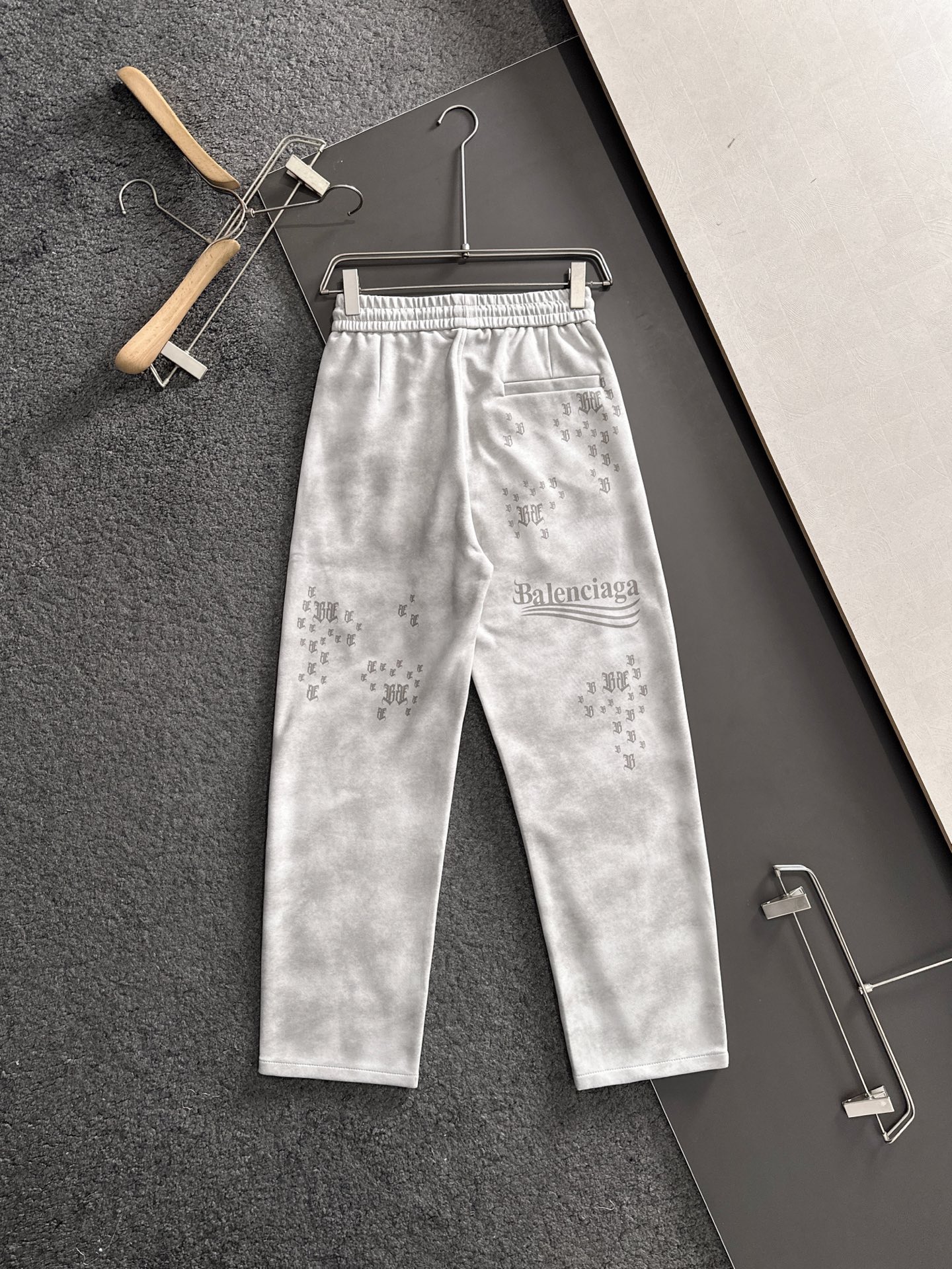 BAL 2026春季新品休闲裤，经典款百看不厌，裤身工艺设计，进口客供辅料、面料定制，每个细节做到极致，